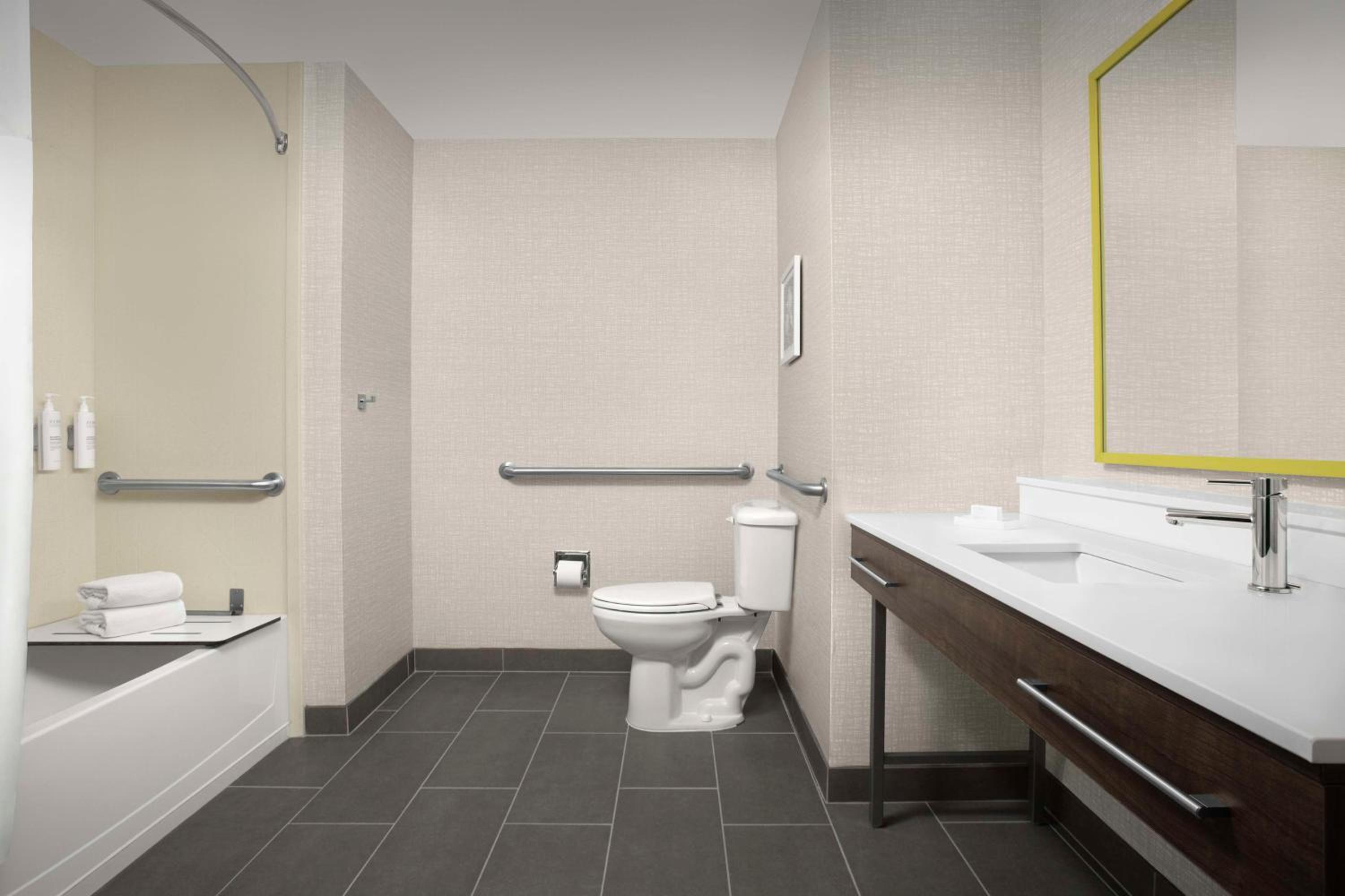 Queen Room with Two Queen Beds - Mobility and Hearing Access/Non-Smoking - Photo 2