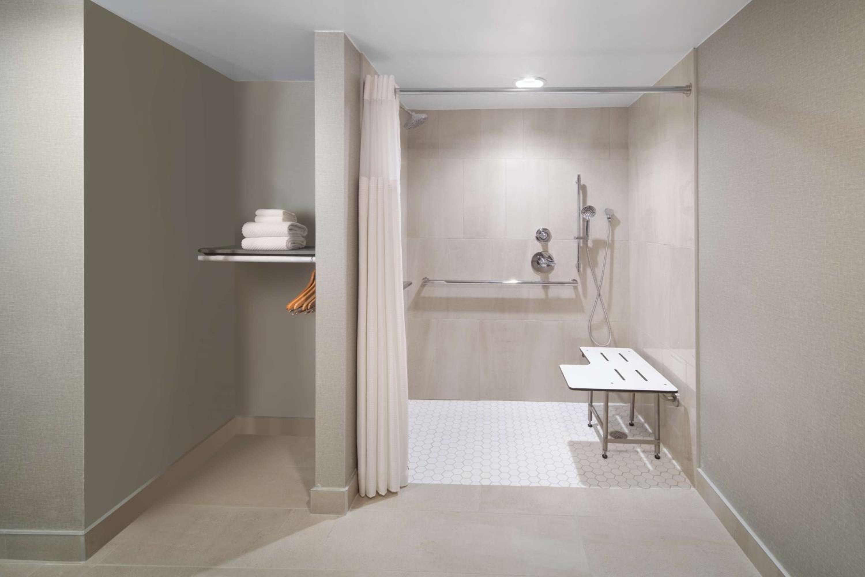 King Room with Mobility Accessible Tub - Photo 8