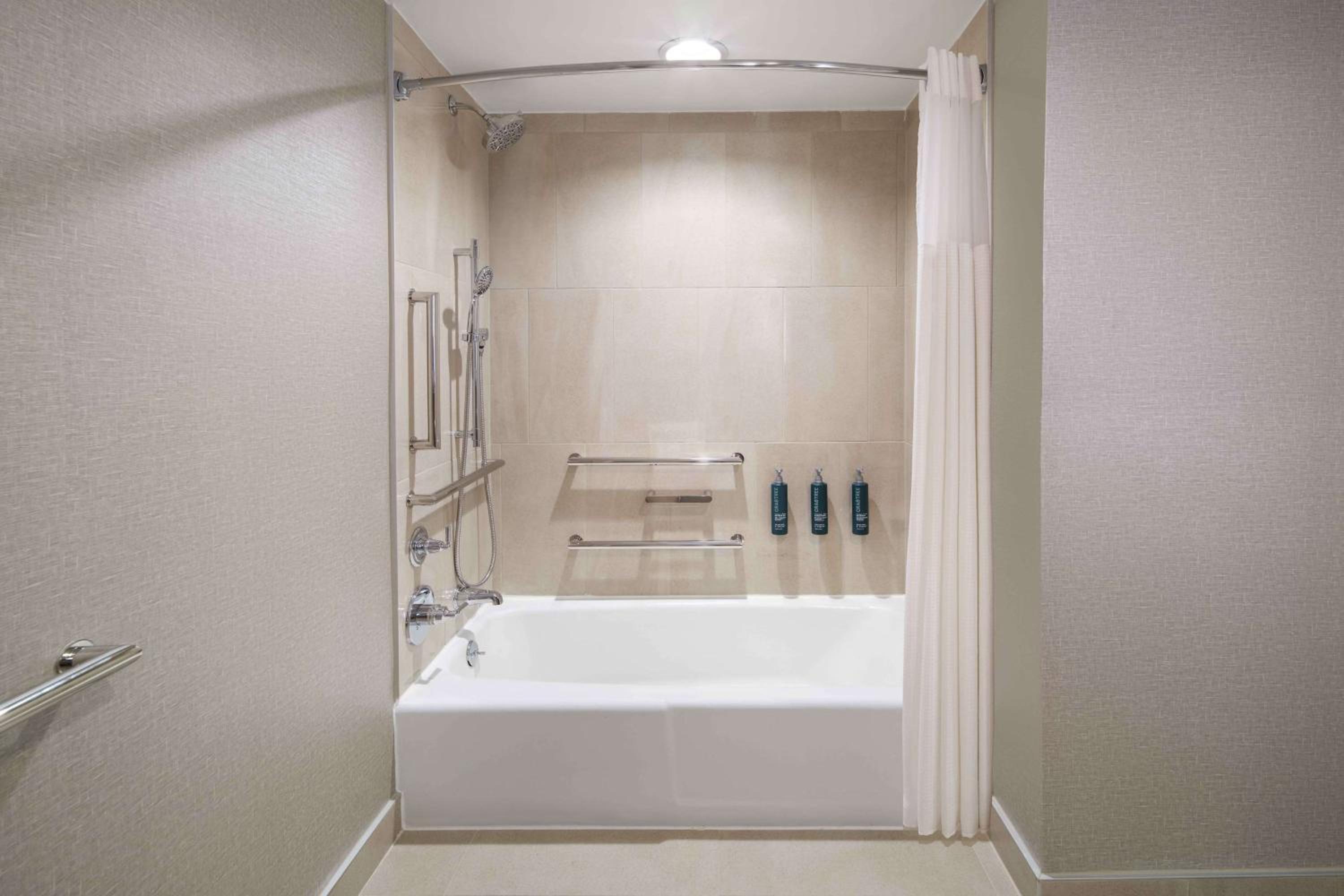 King Room with Mobility Accessible Tub - Photo 7