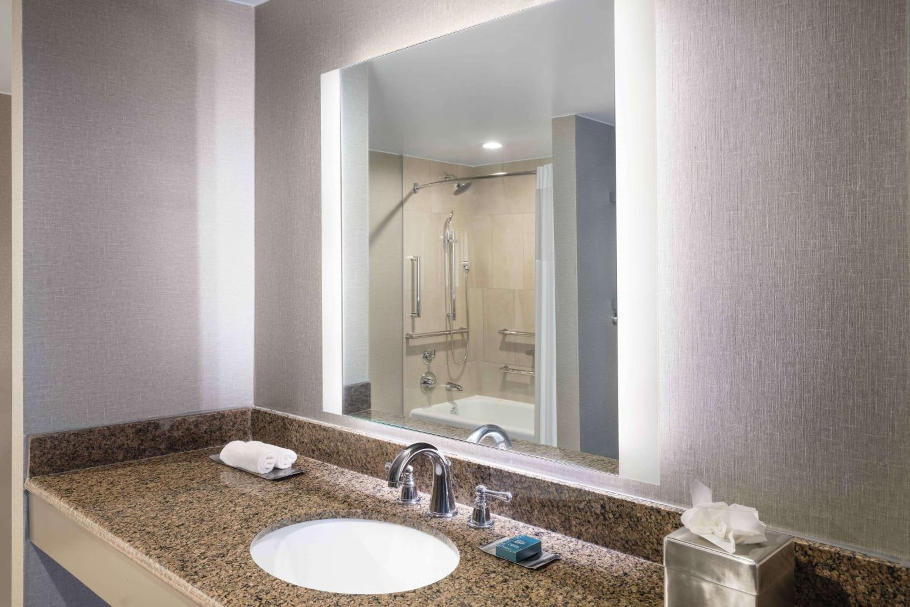 King Room with Mobility Accessible Tub - Photo 6