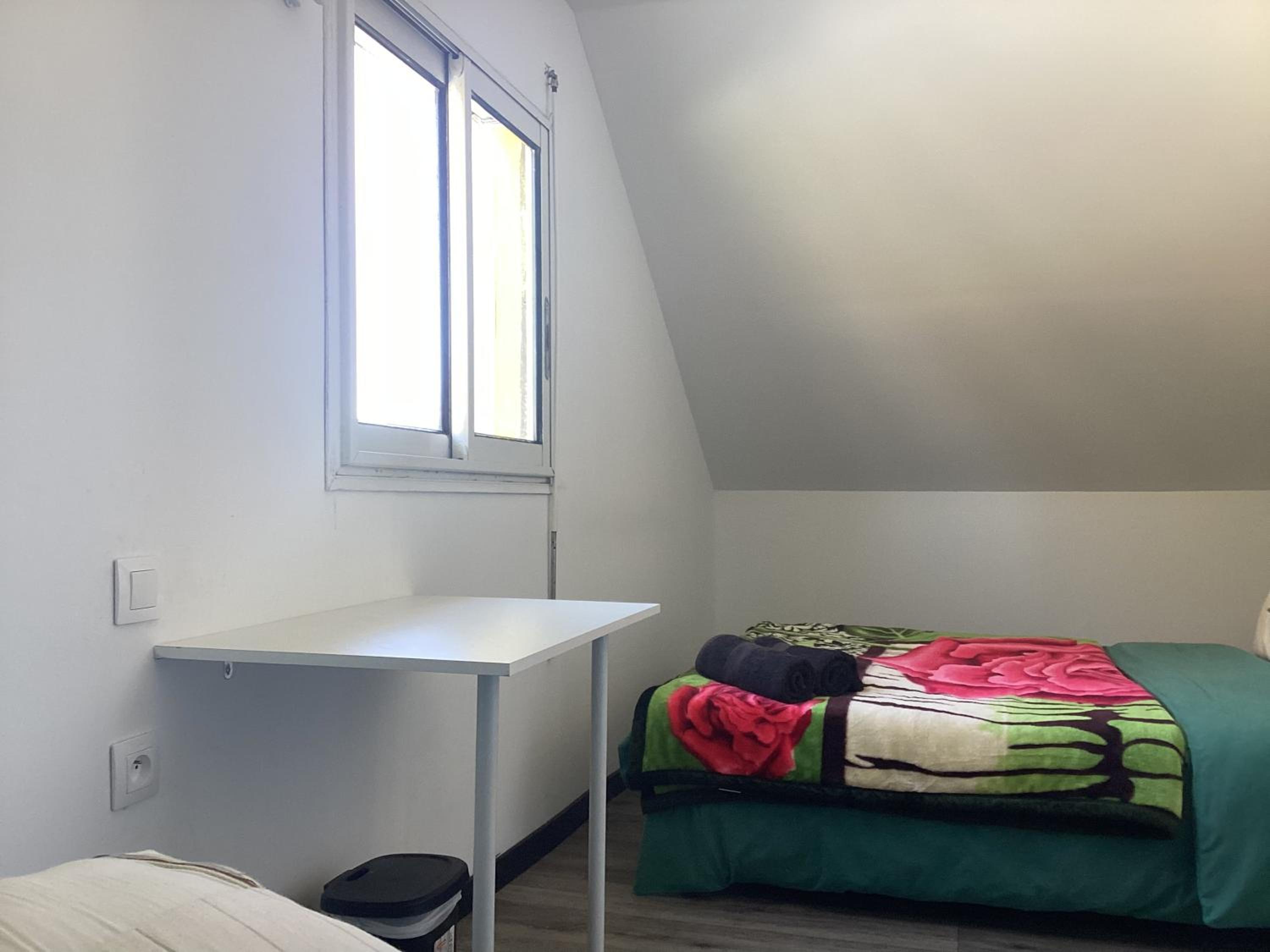 Deluxe Room (2 Adults + 1 Child) - Photo 11