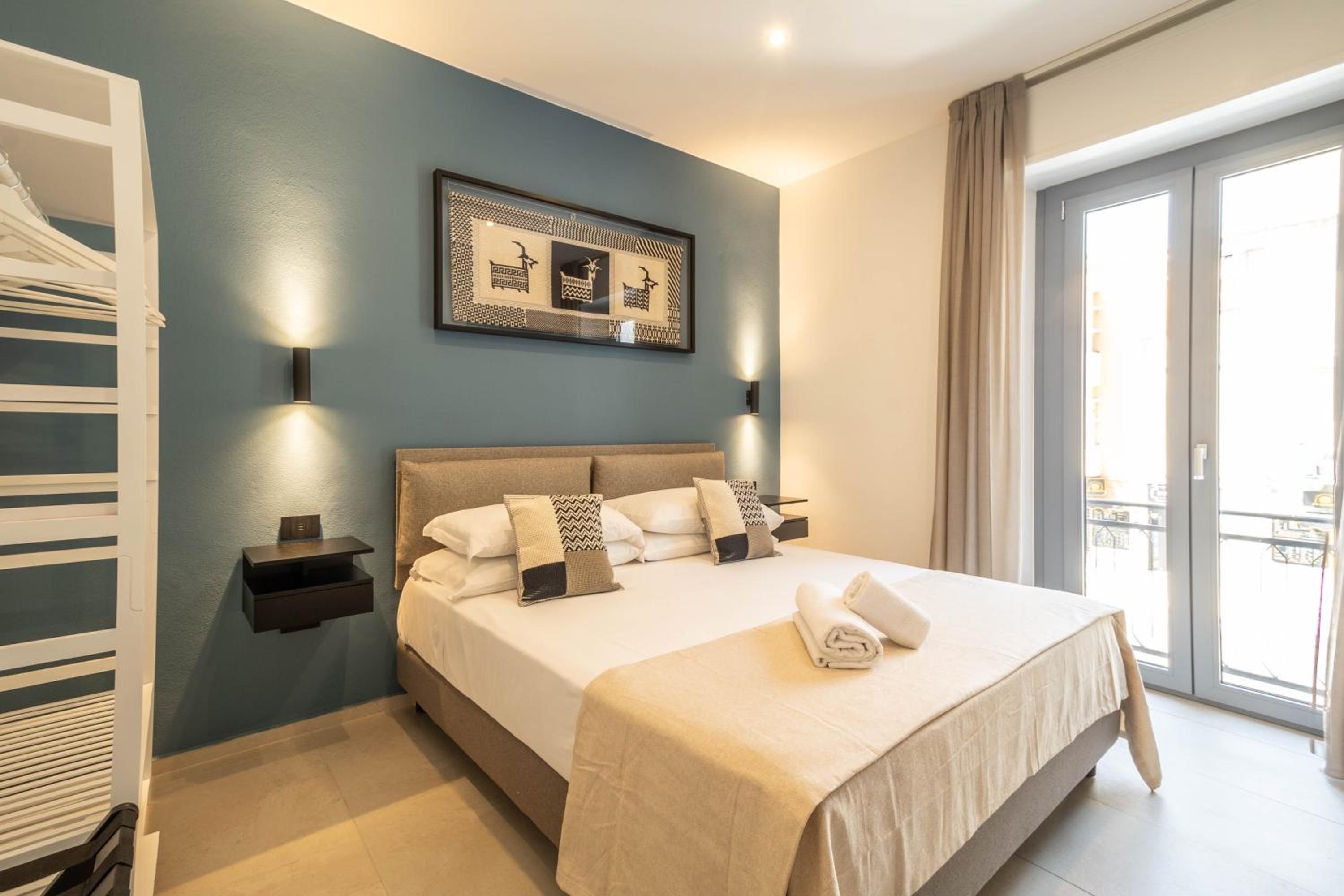 Deluxe Double Room with Balcony photo 1