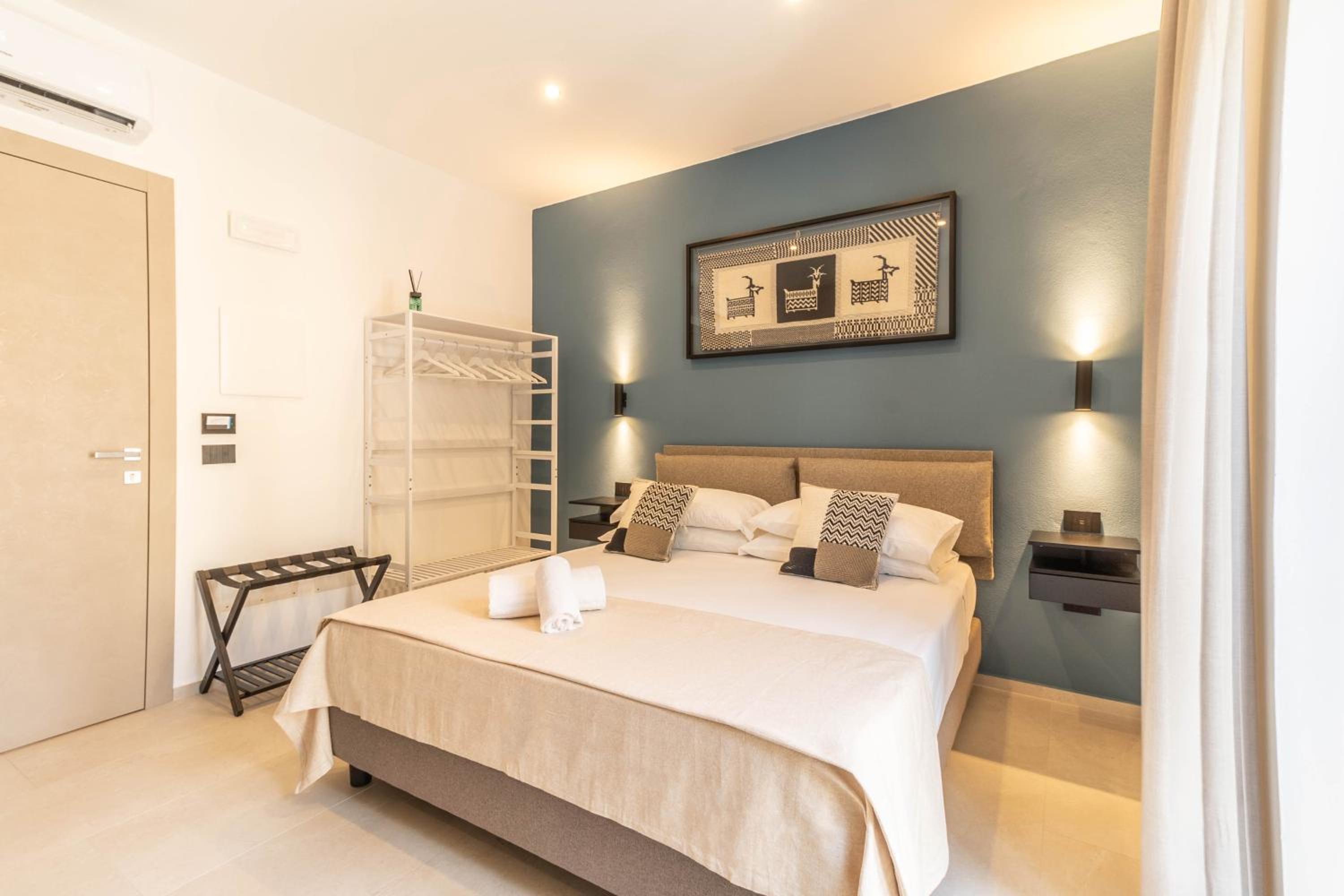 Deluxe Double Room with Balcony photo 3
