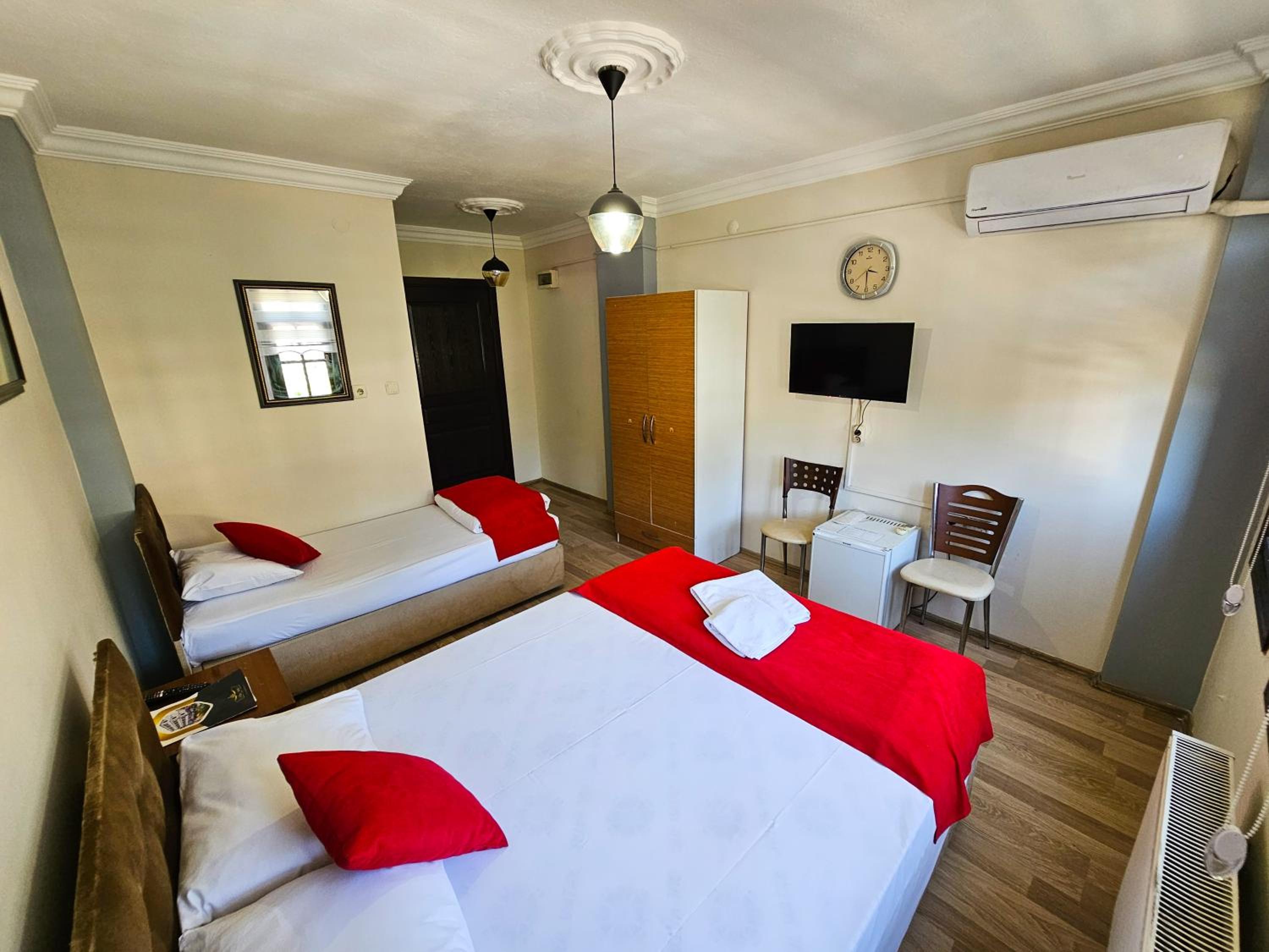 Double Room - Photo 5