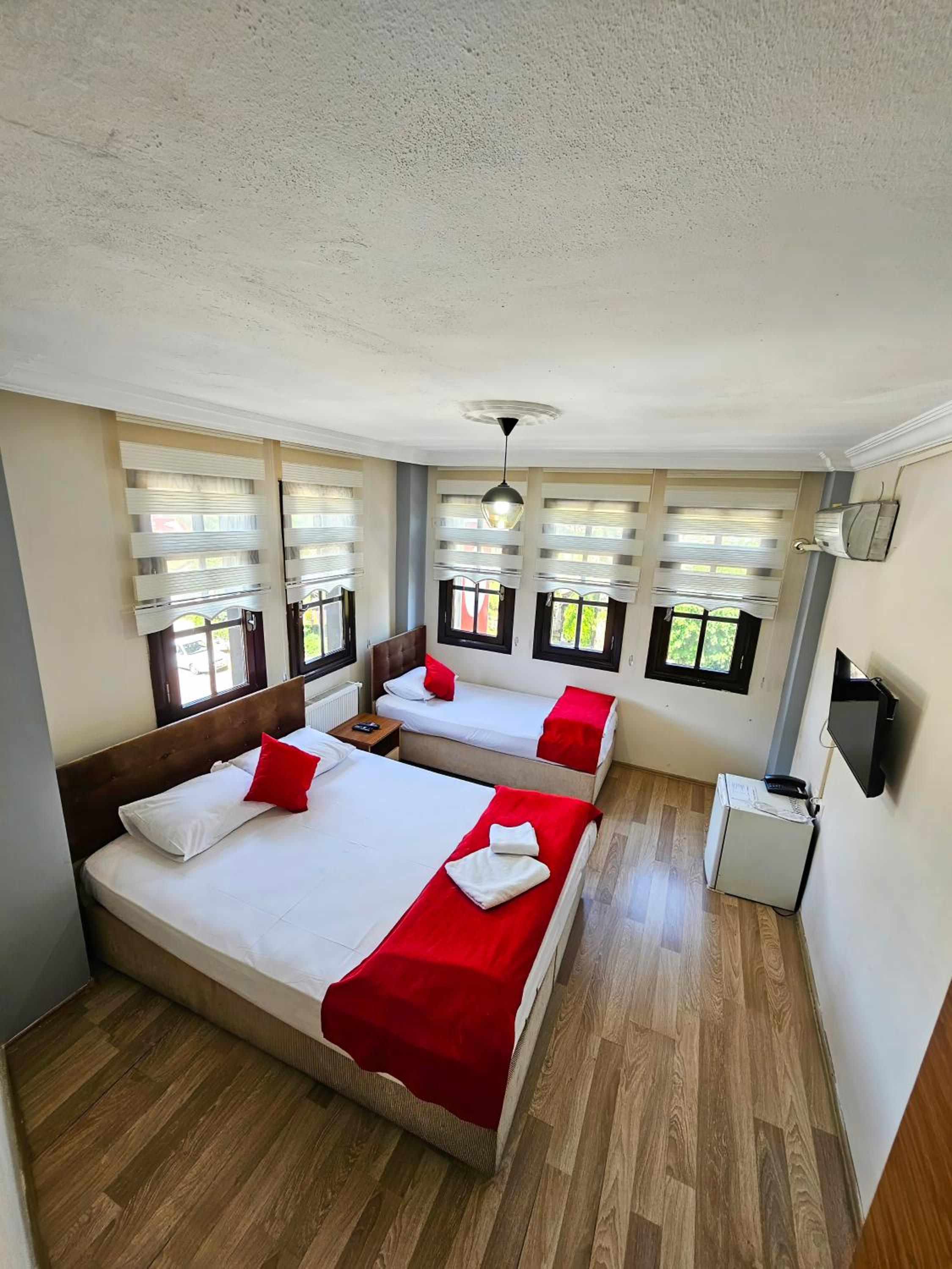 Double Room - Photo 3