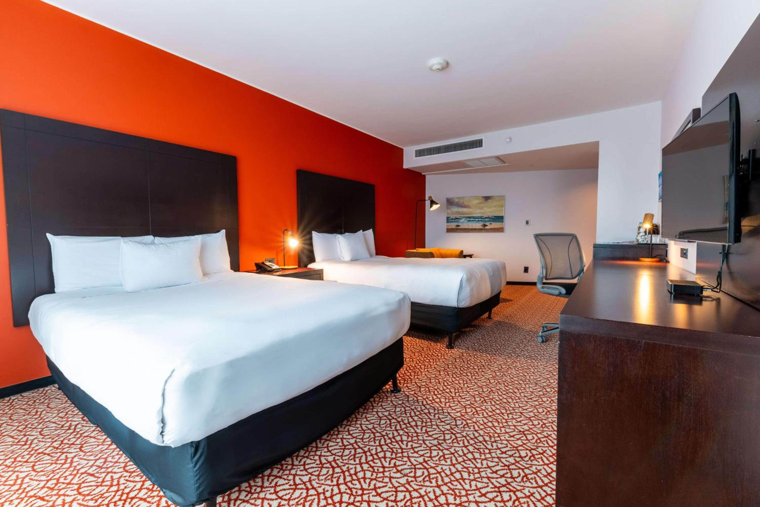 Queen Room with Two Queen Beds photo 2