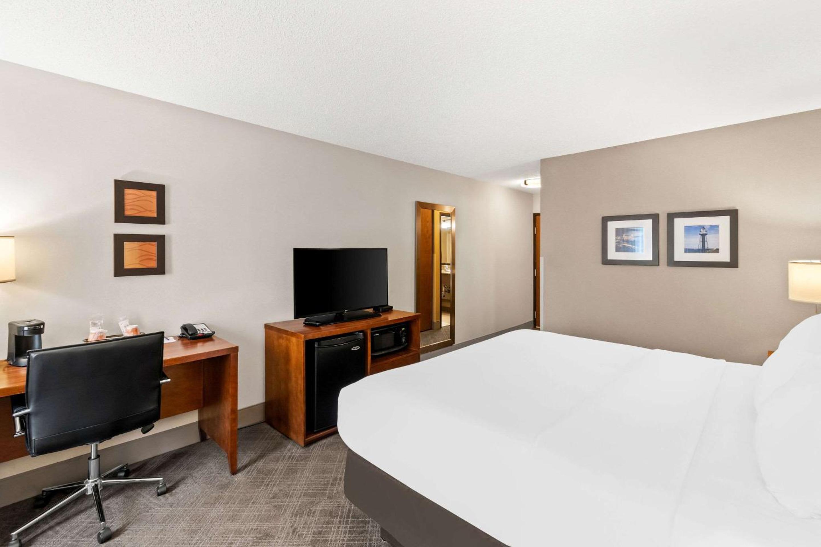 King Room - Non-Smoking - Photo 2
