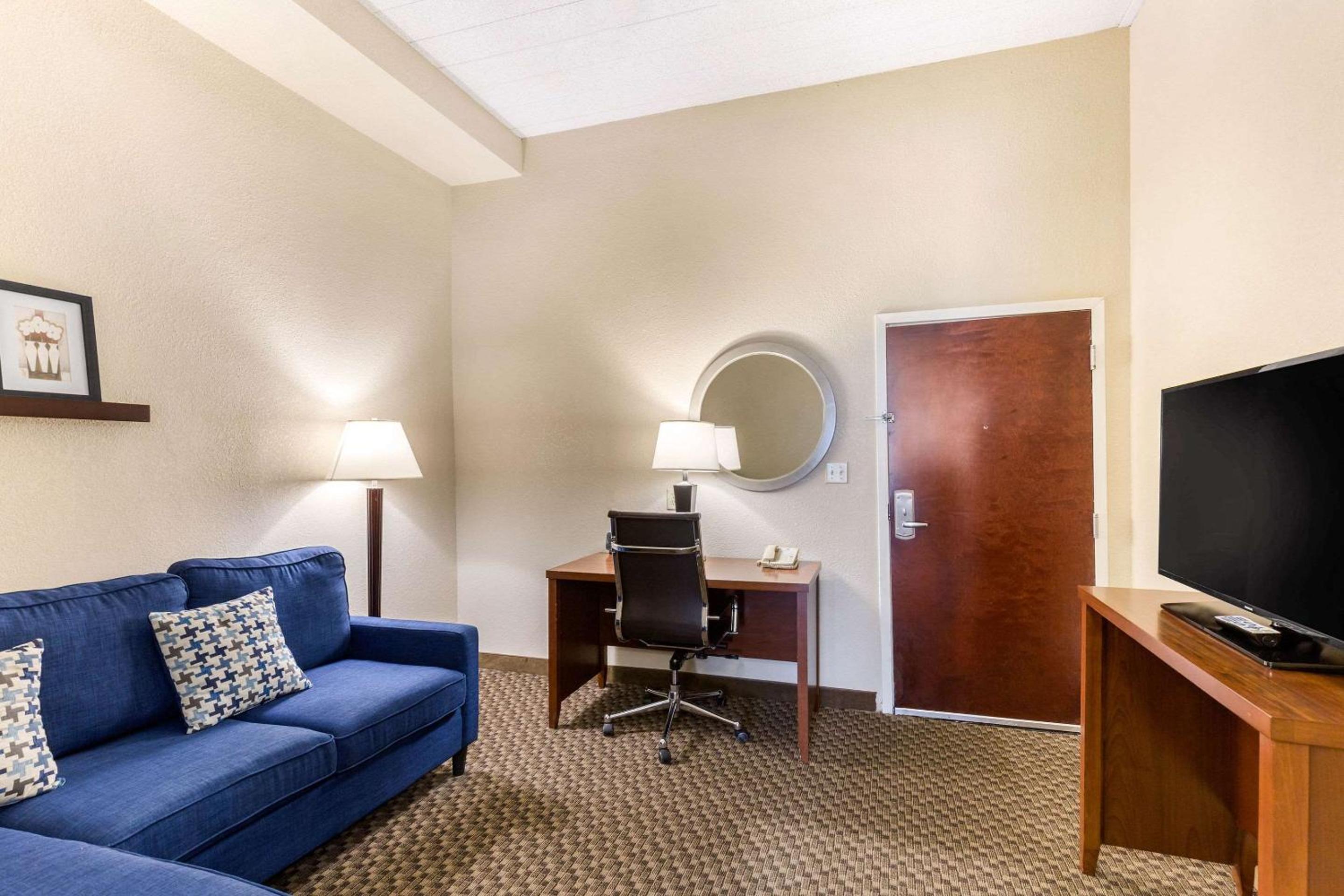 Queen Suite with Two Queen Beds - Accessible/Non-Smoking