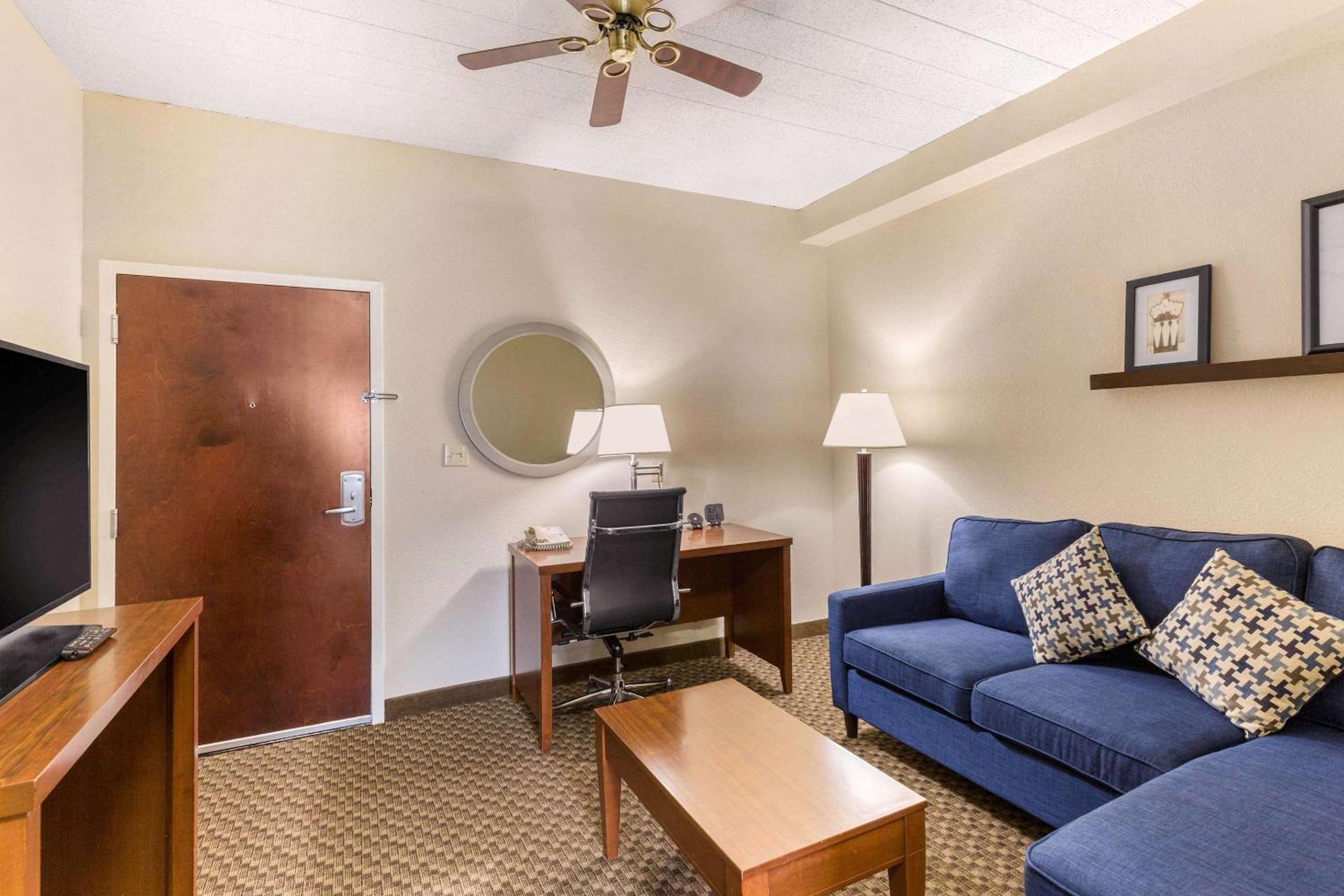 King Suite - Accessible/Non-Smoking