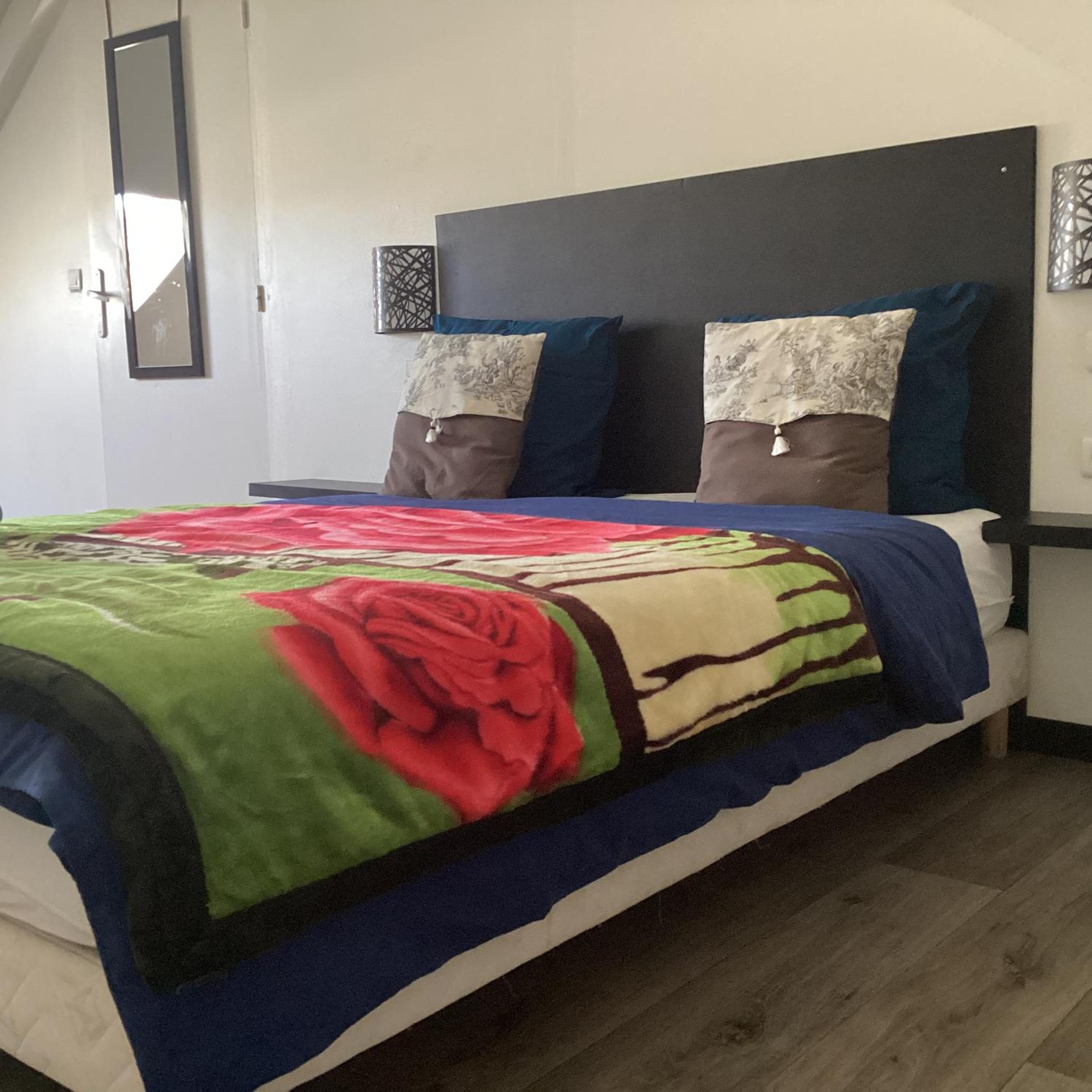 Executive Queen Room with Two Queen Beds - Photo 5