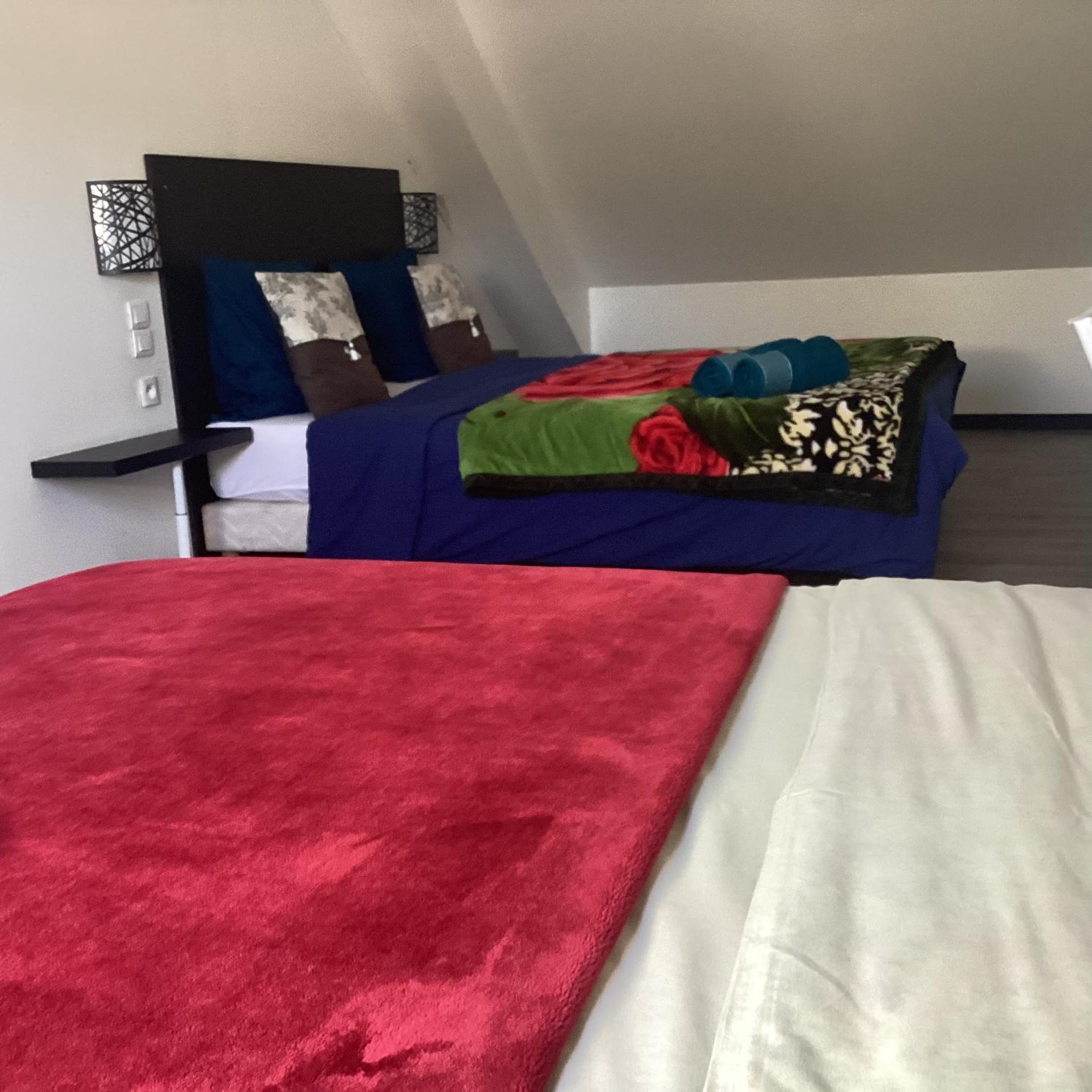 Executive Queen Room with Two Queen Beds - Photo 12