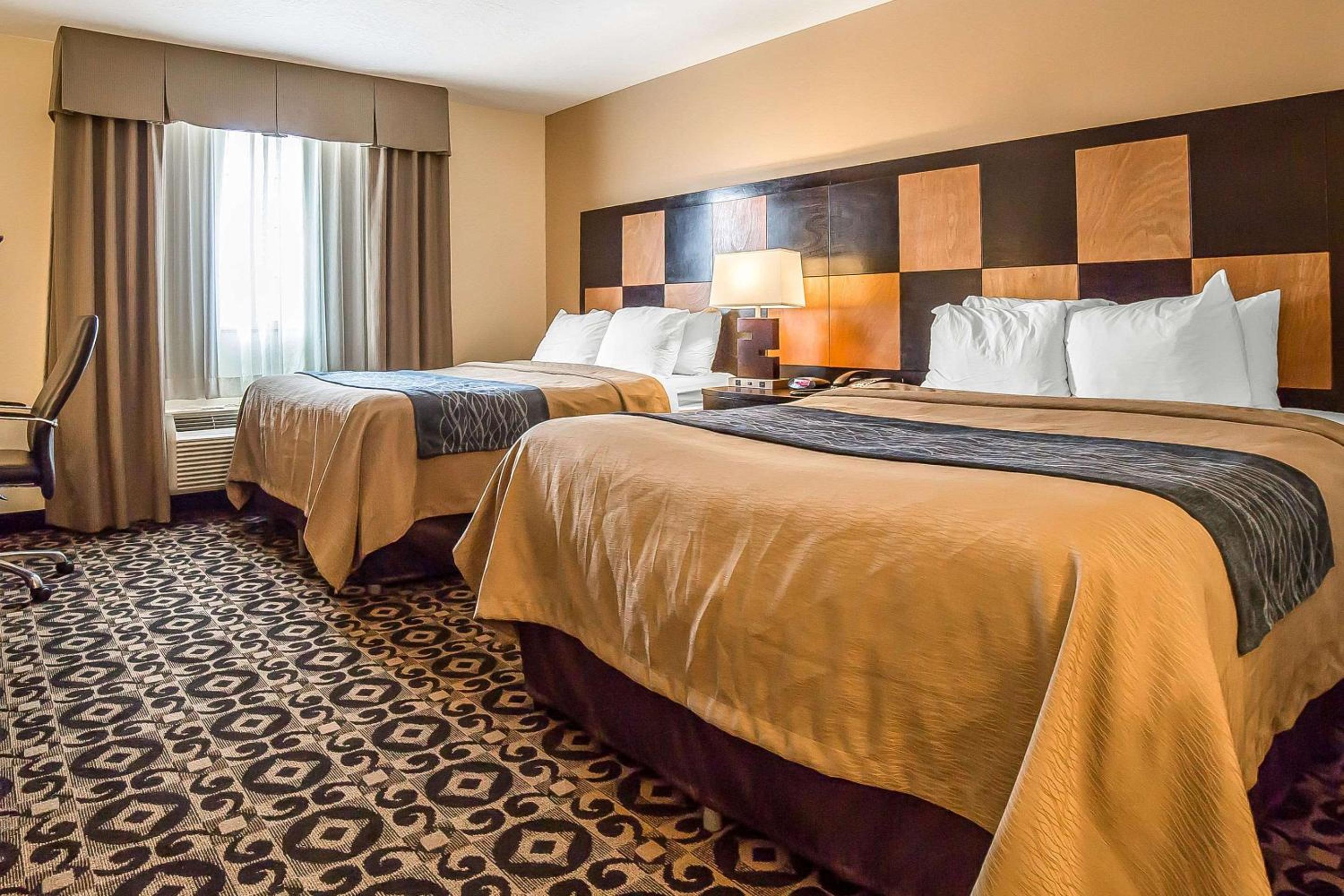 Queen Room with Two Queen Beds - Non-Smoking/Pet Friendly photo 3