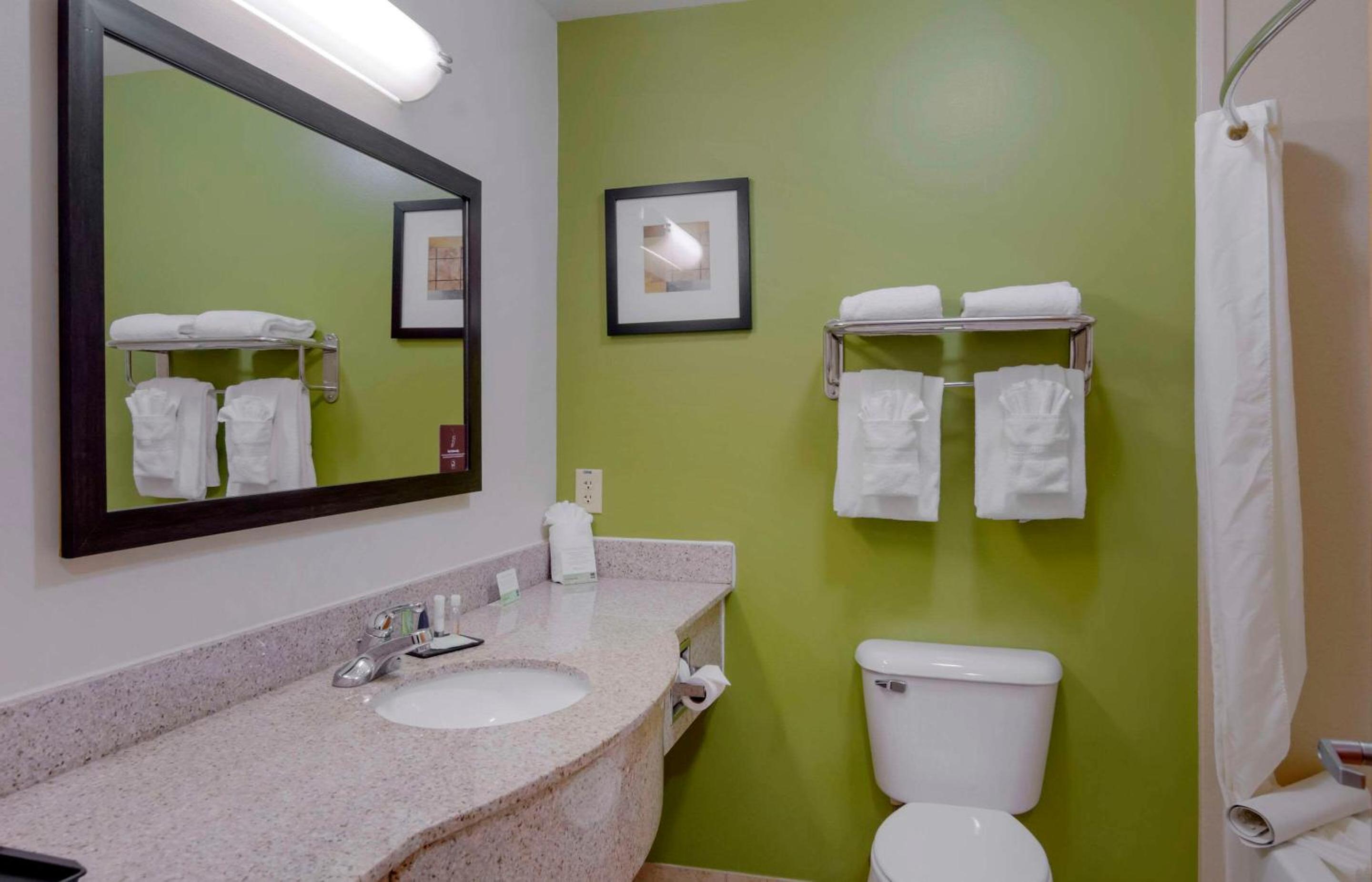 Queen Room with Two Queen Beds and Kitchenette - Photo 4