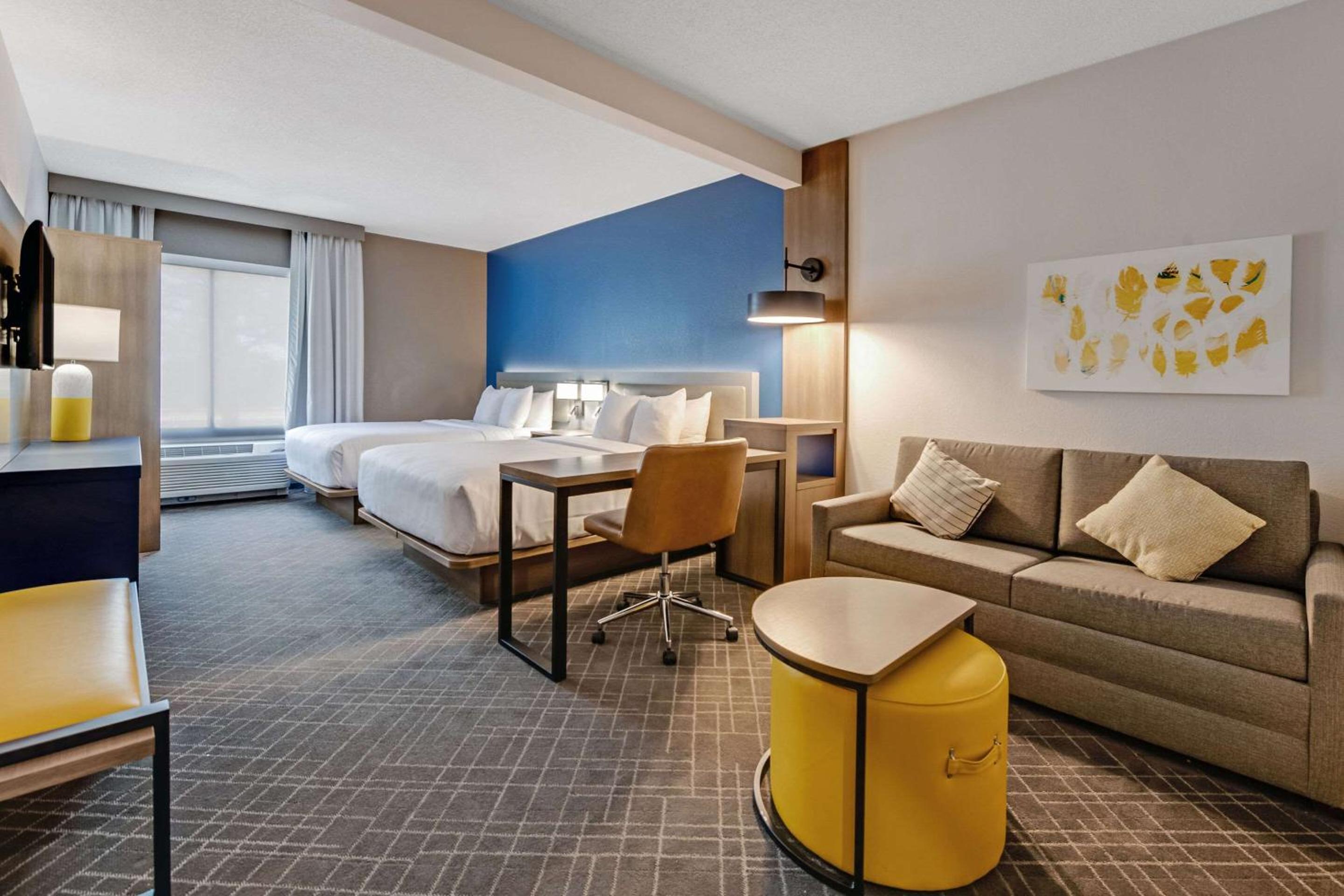 Double Suite with Two Double Beds - Non-Smoking - Photo 5