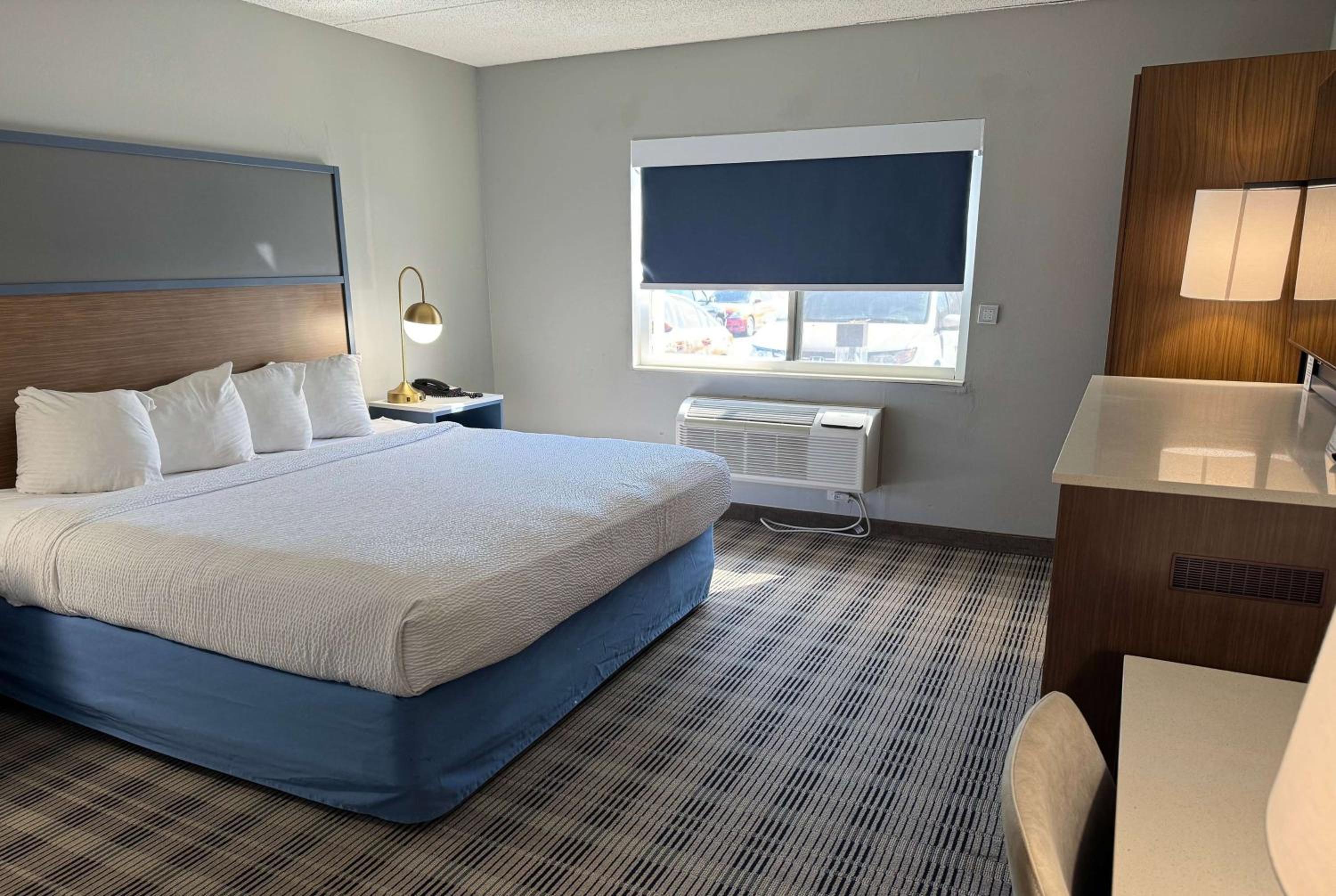 King Room - Mobility Access/Non-Smoking - Photo 1