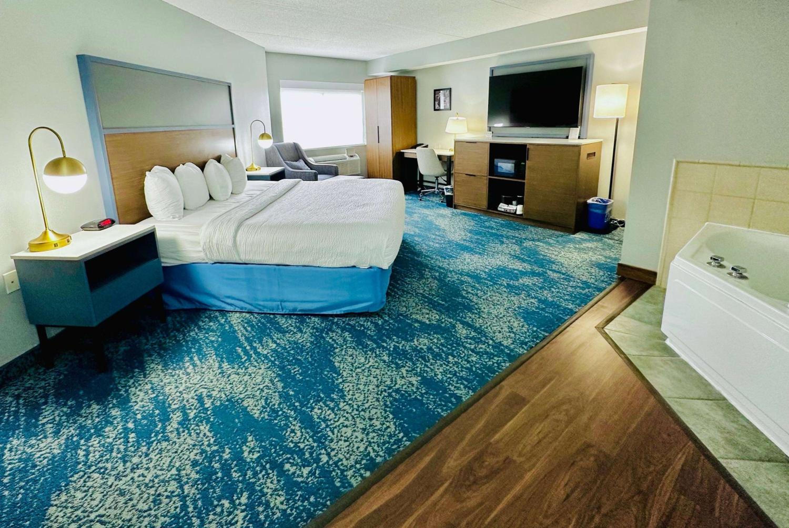 King Suite - Non-Smoking - Photo 1