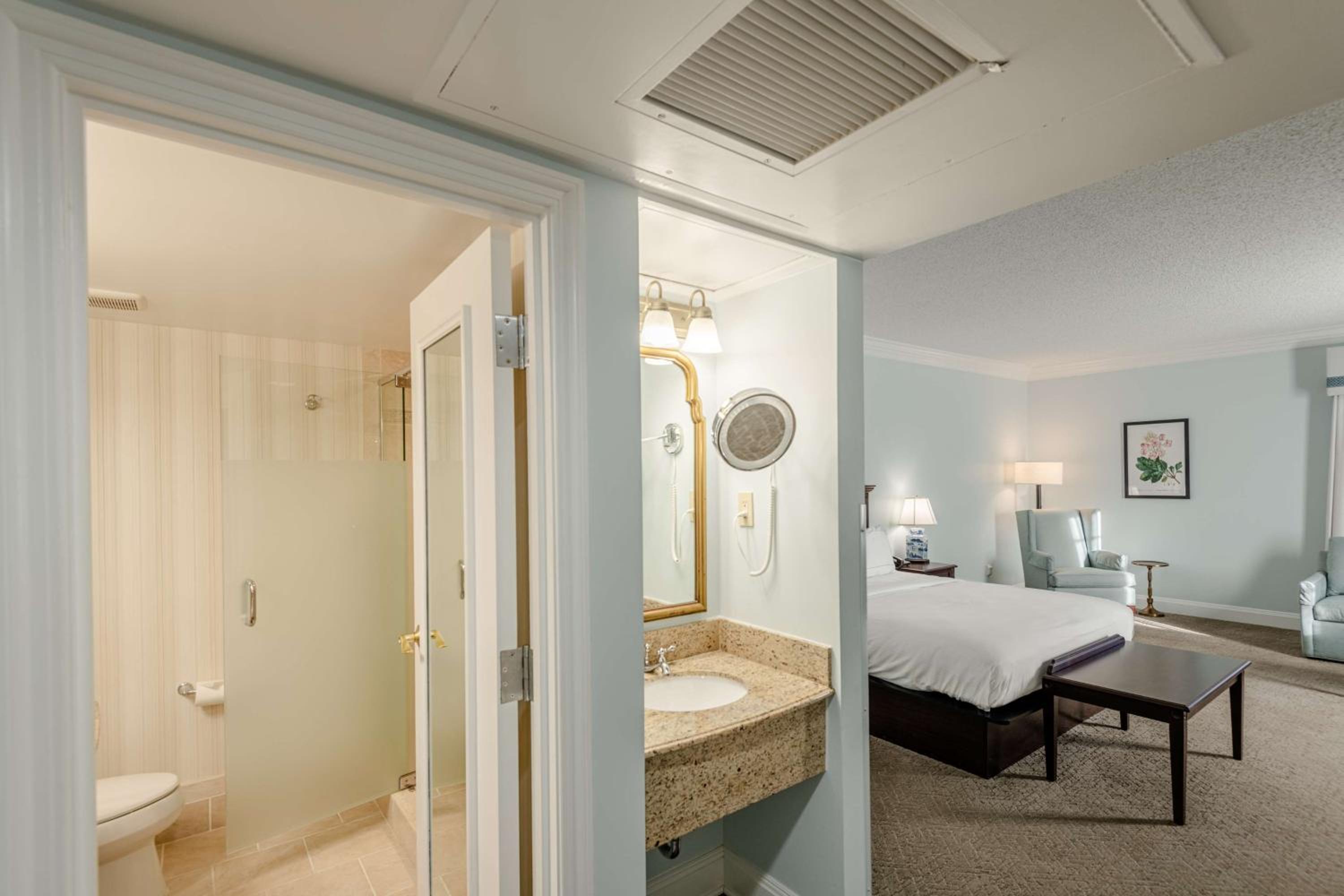 King Suite with Fireplace - Photo 2