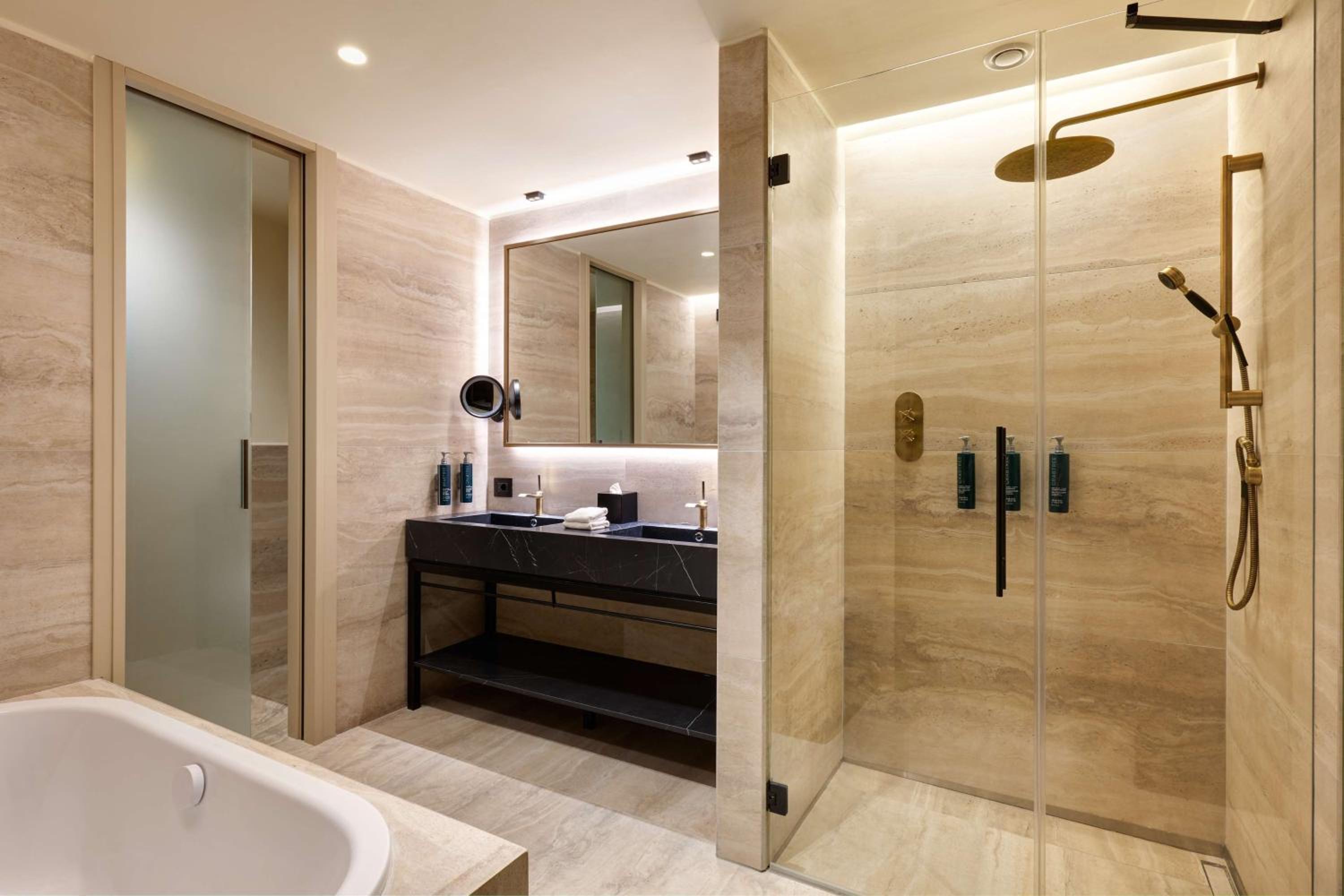 Junior King Suite - Lounge Access thumbnail 6