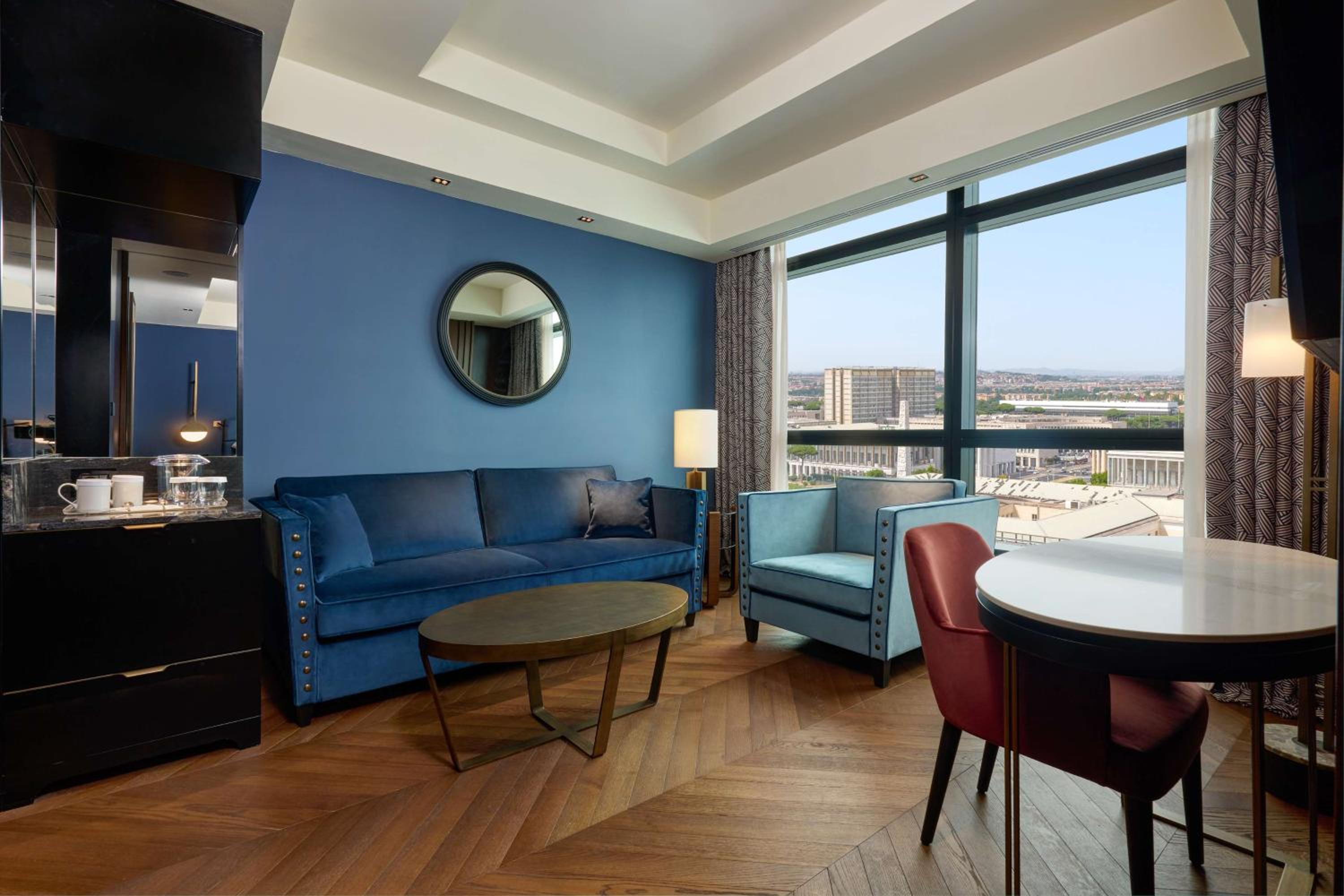 Junior King Suite - Lounge Access thumbnail 5