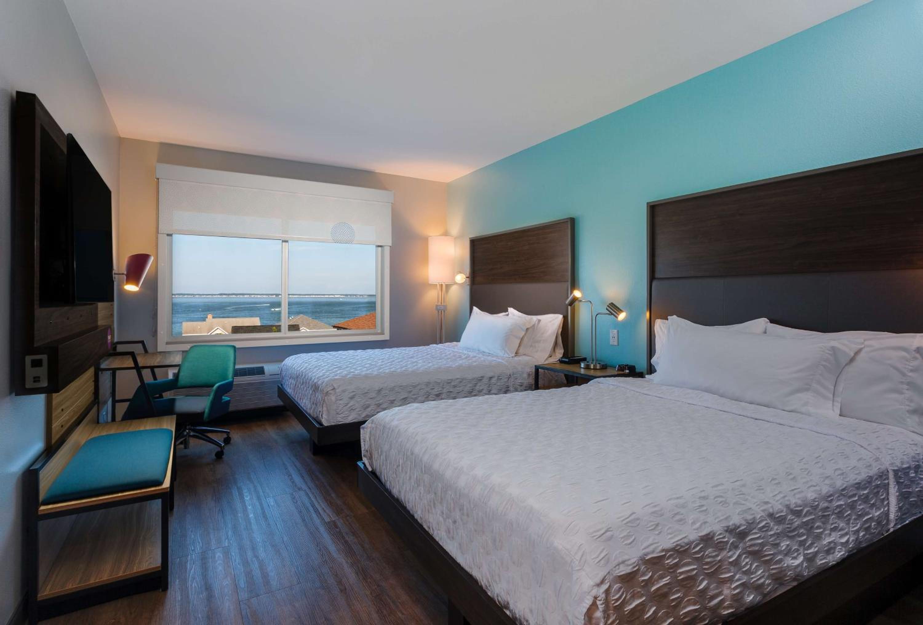 Queen Room with Two Queen Beds and View - Photo 1