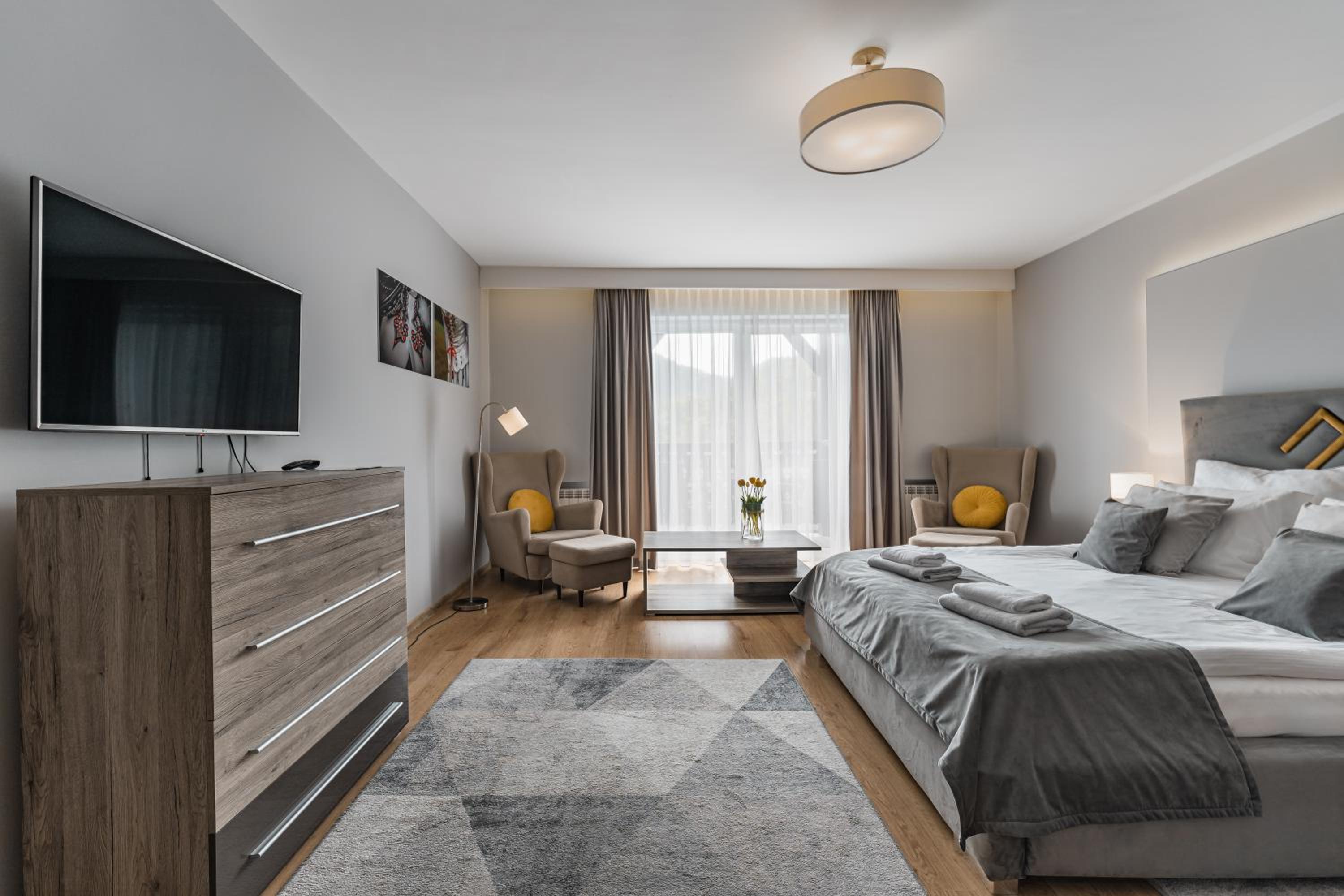 One-Bedroom Apartment