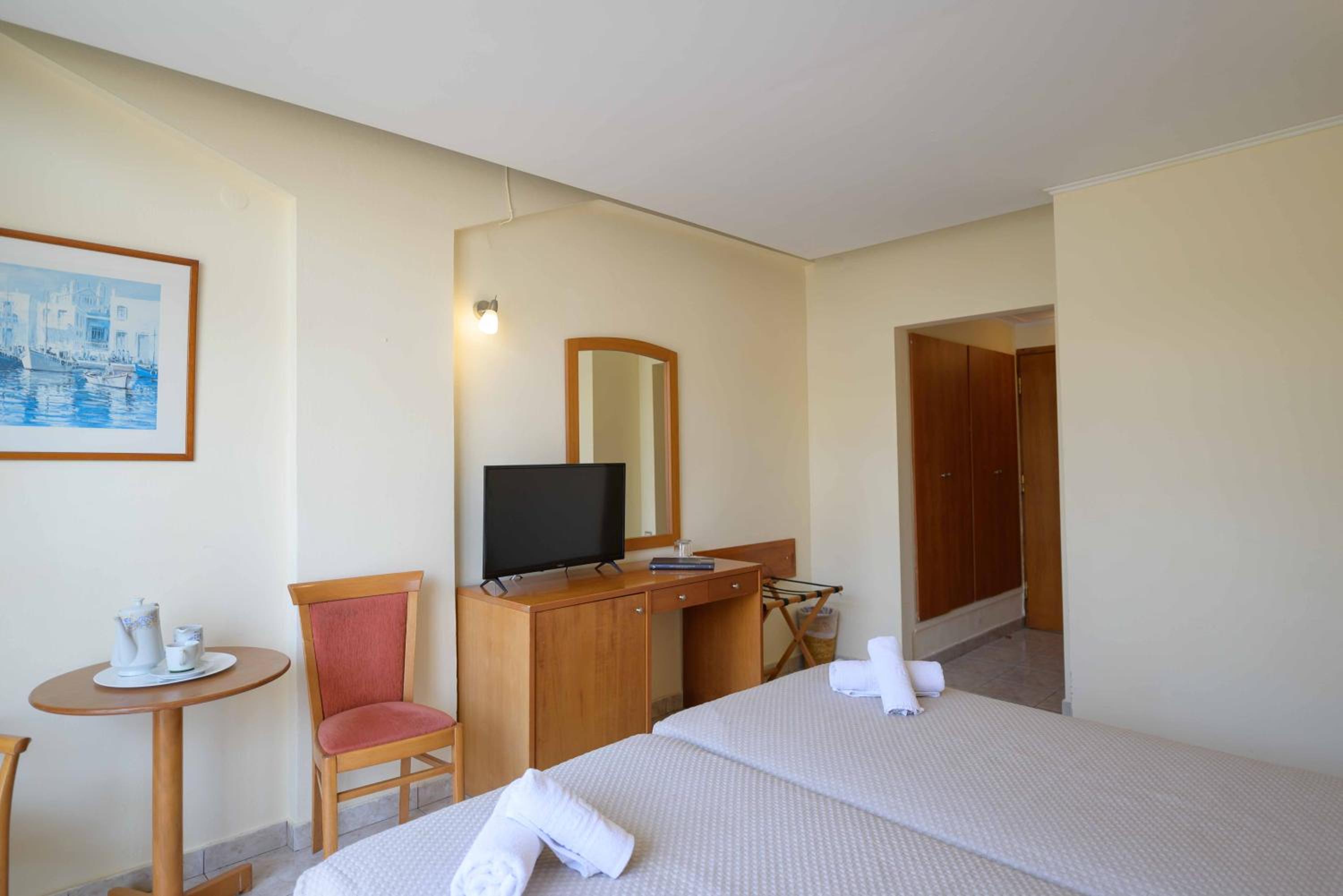 Economy Twin Room - Photo 1