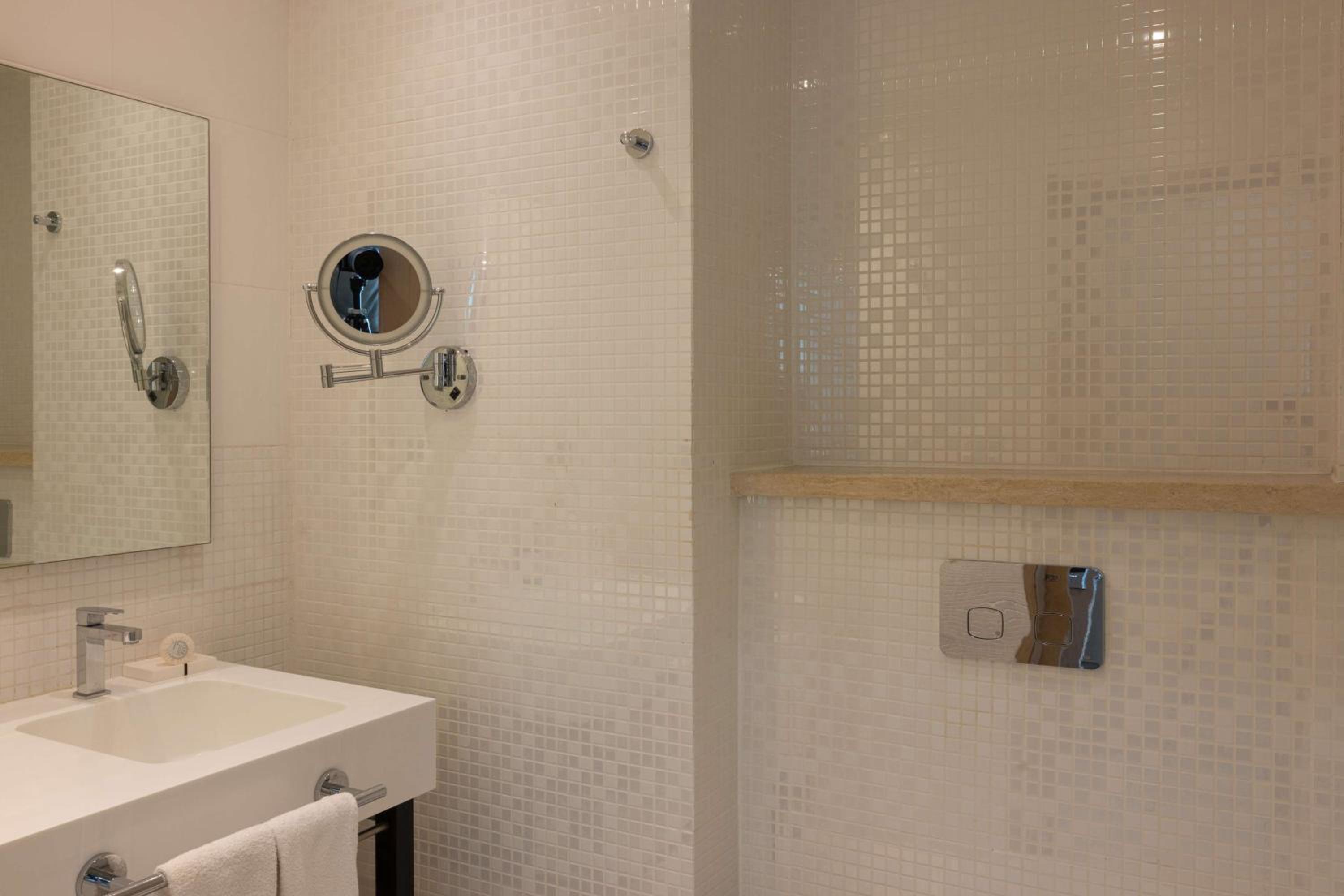 Junior Oceanfront Double Suite with Balcony