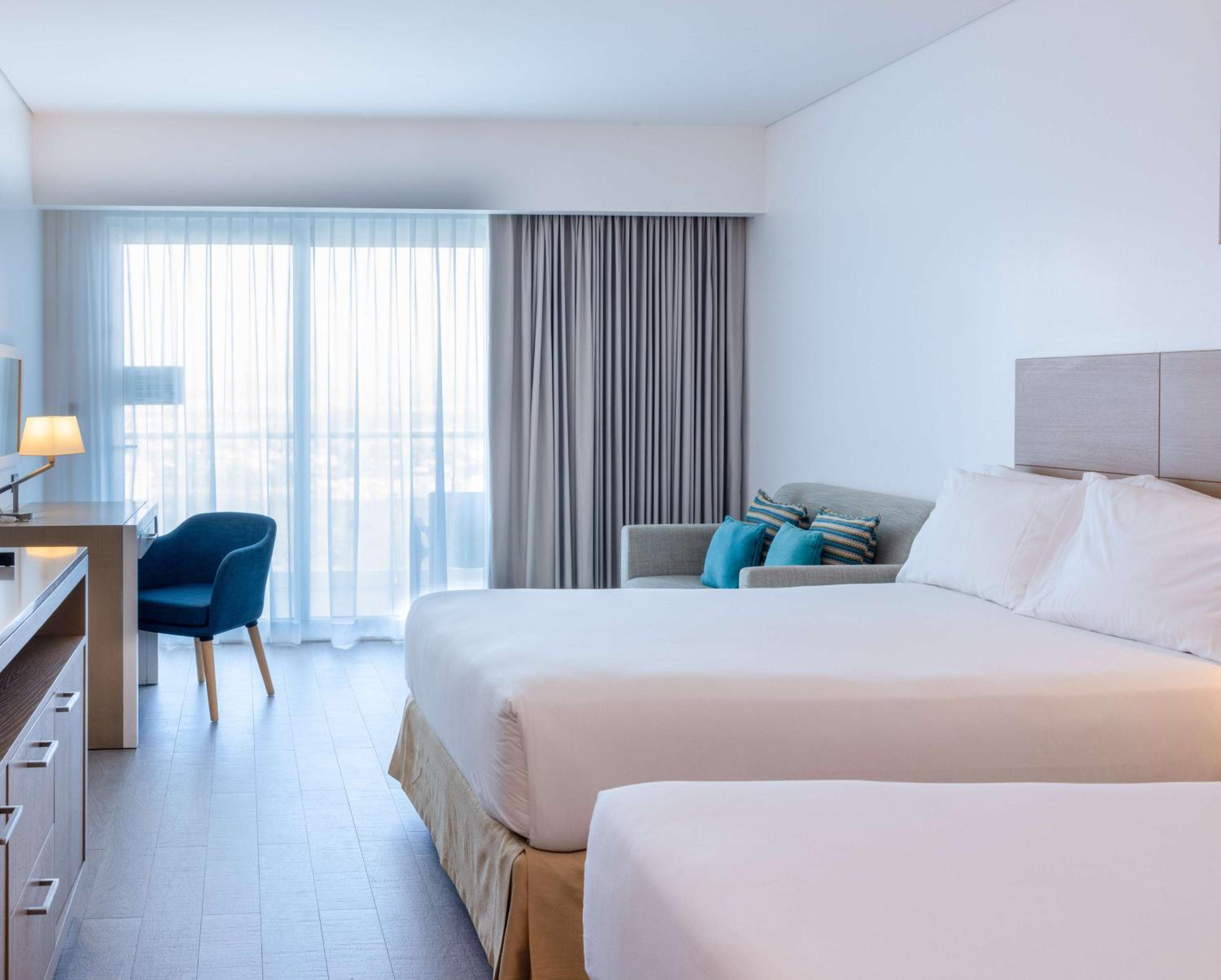 Junior Suite, 2 Double Beds, City View thumbnail 6