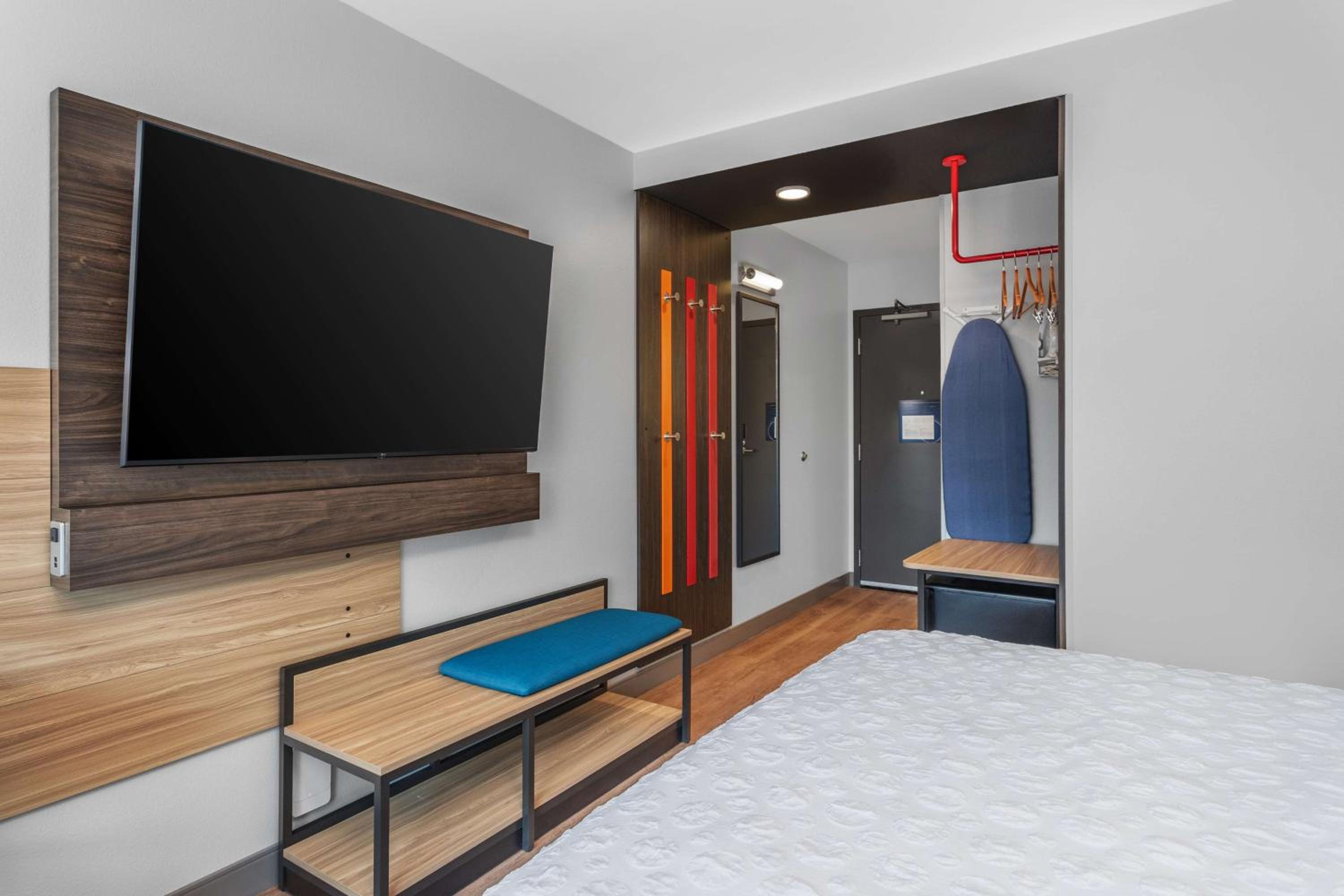 King Room with Walk-In Shower - Photo 1