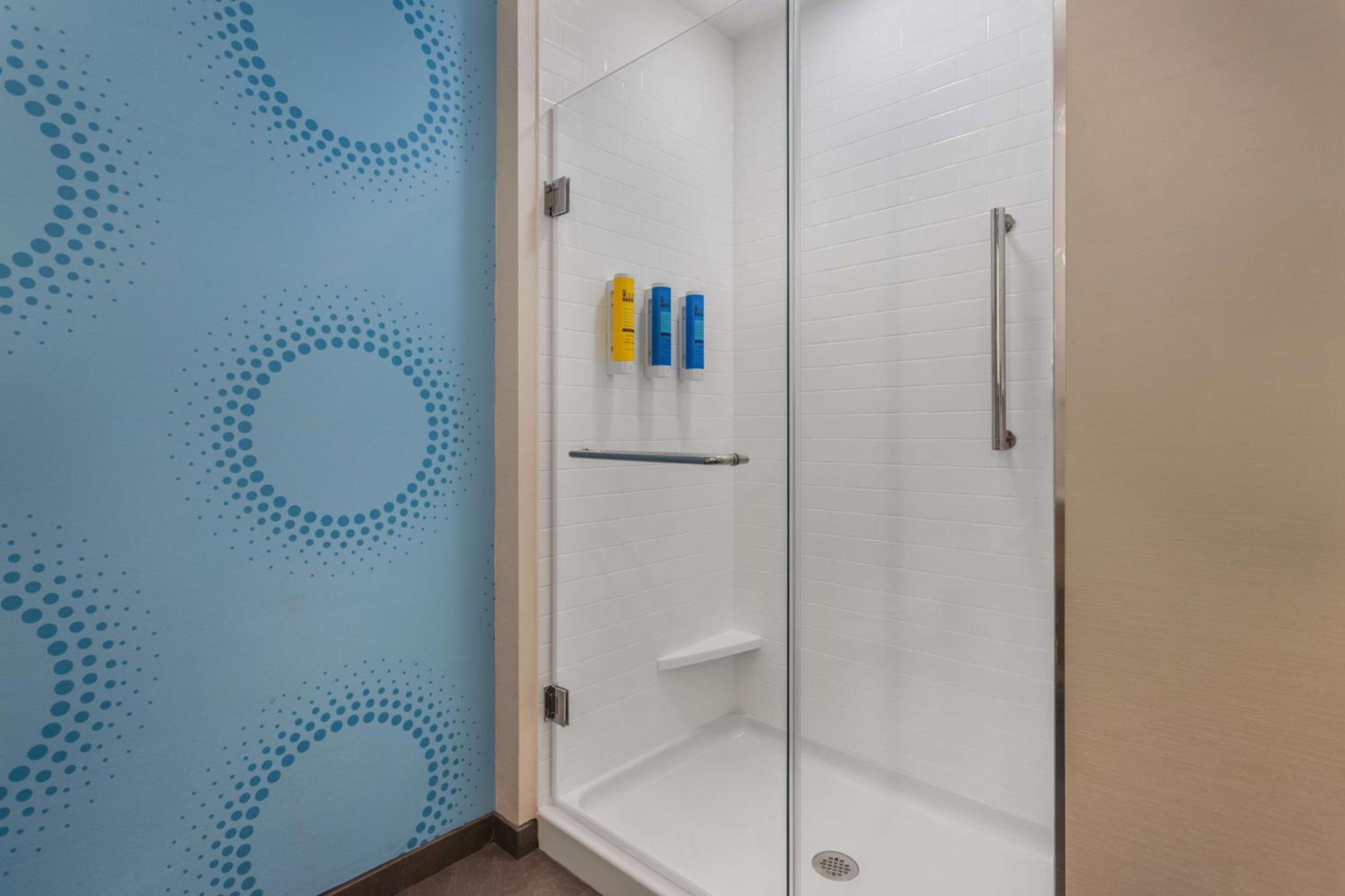 King Room with Walk-In Shower - Photo 2