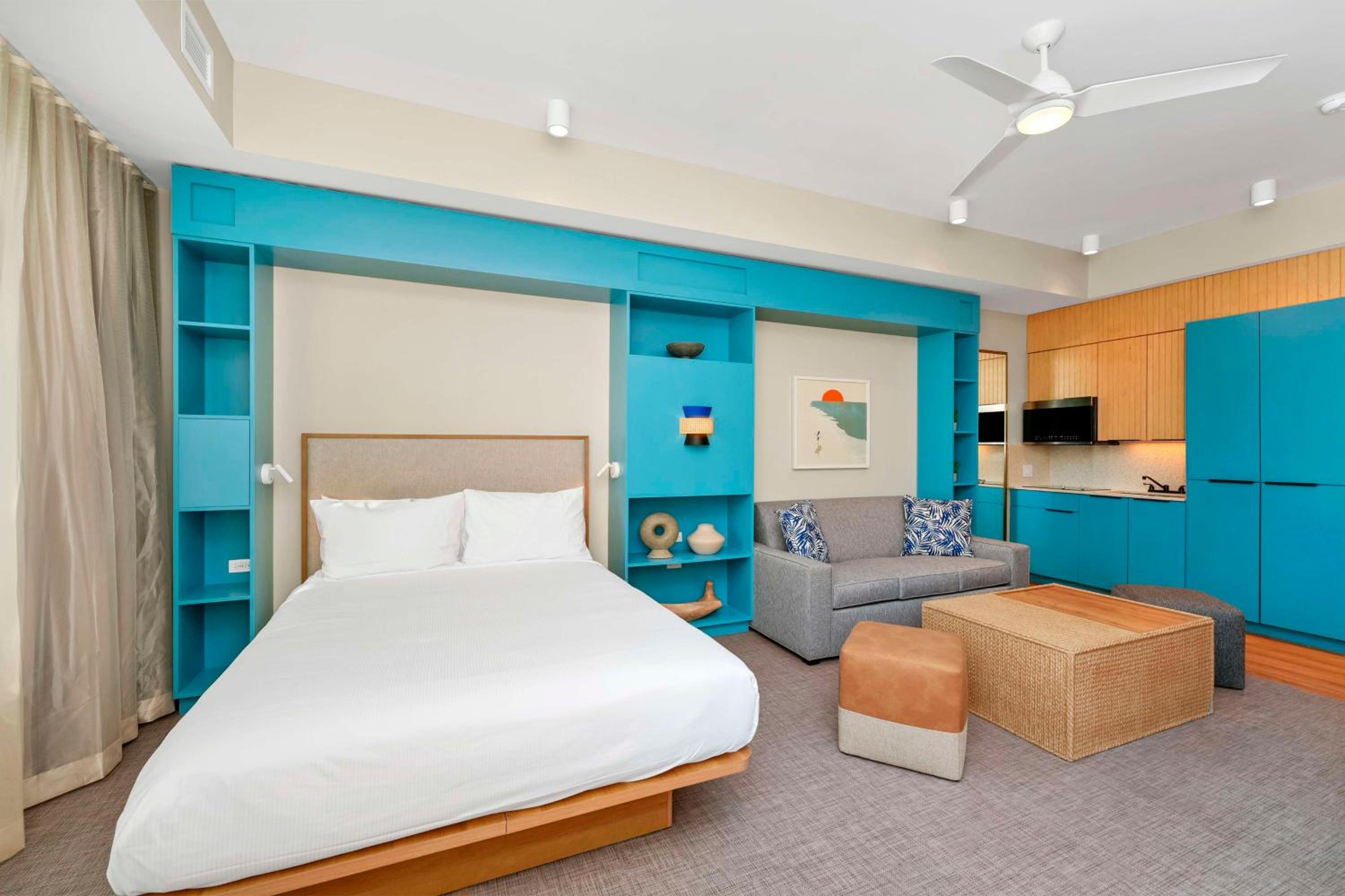 Suite with King Bed, Sofa Bed, Kitchen and Balcony