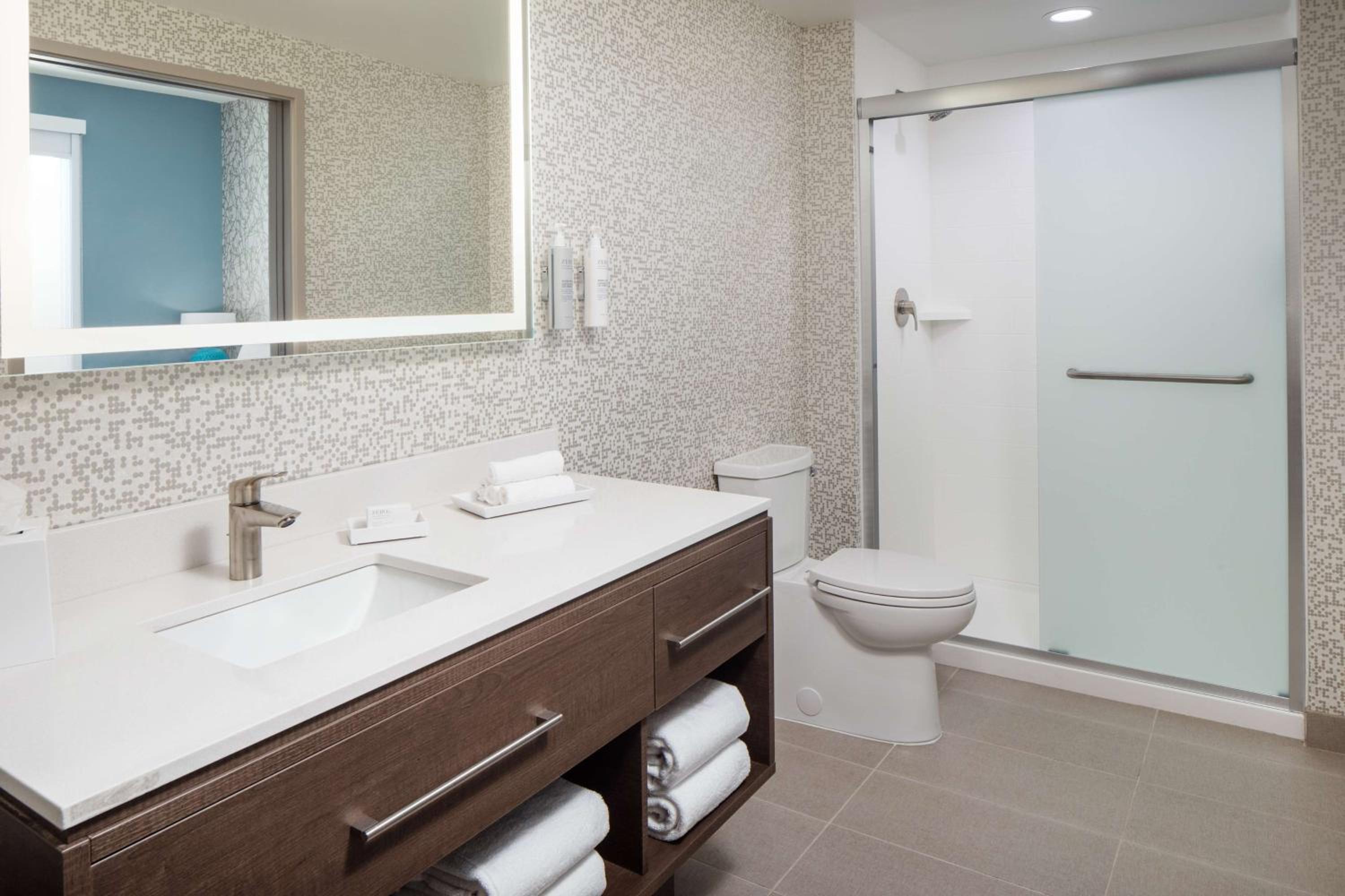 Queen Studio Suite - Photo 5