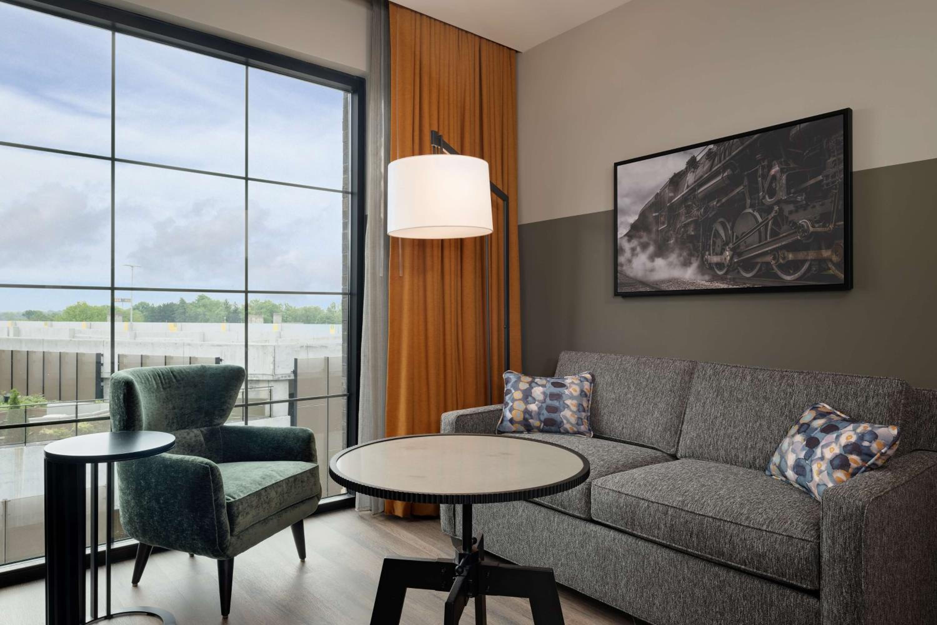 King Room with Sofa bed and Bath Tub - Disability Access - Photo 4