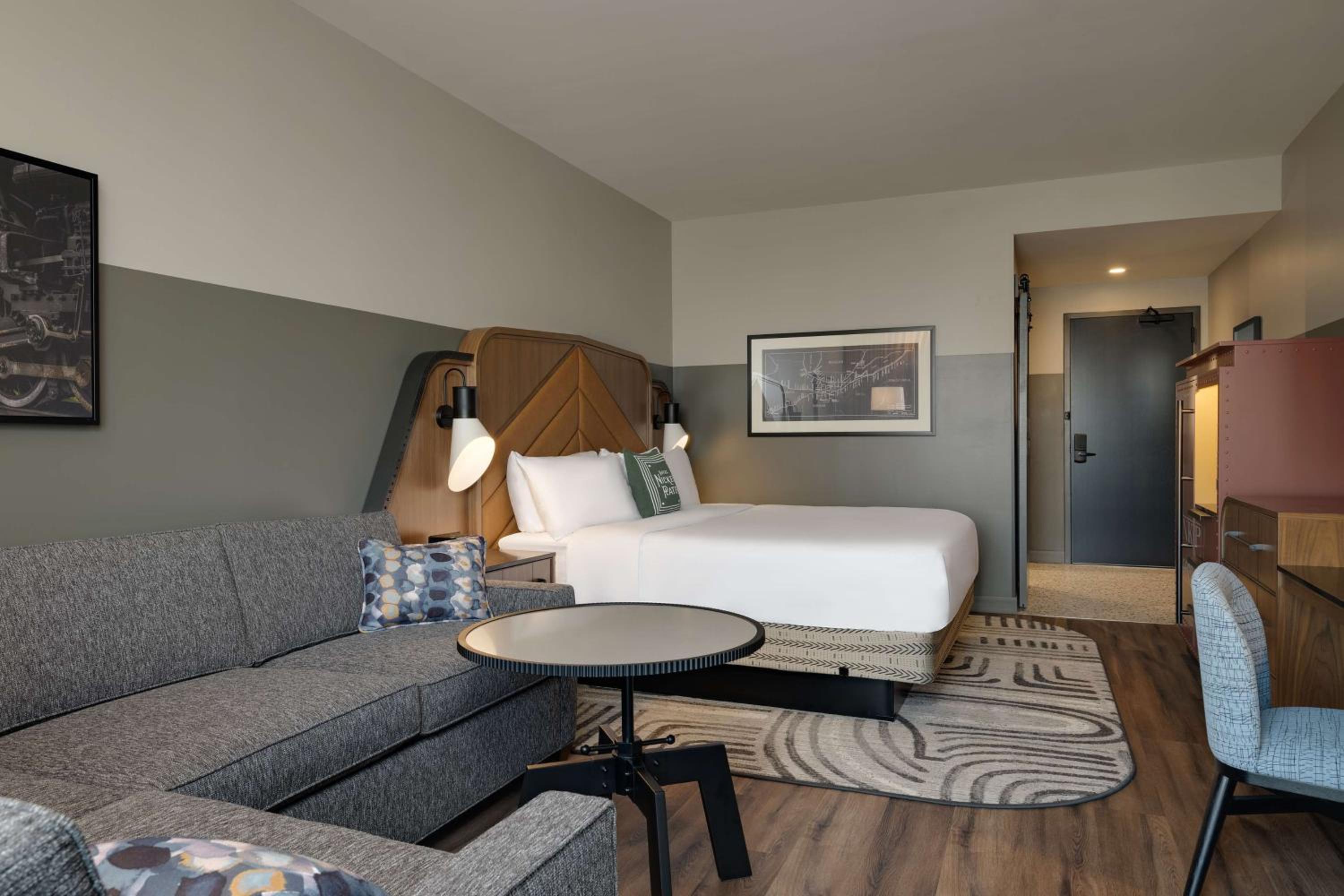 Premium King Room - Photo 2