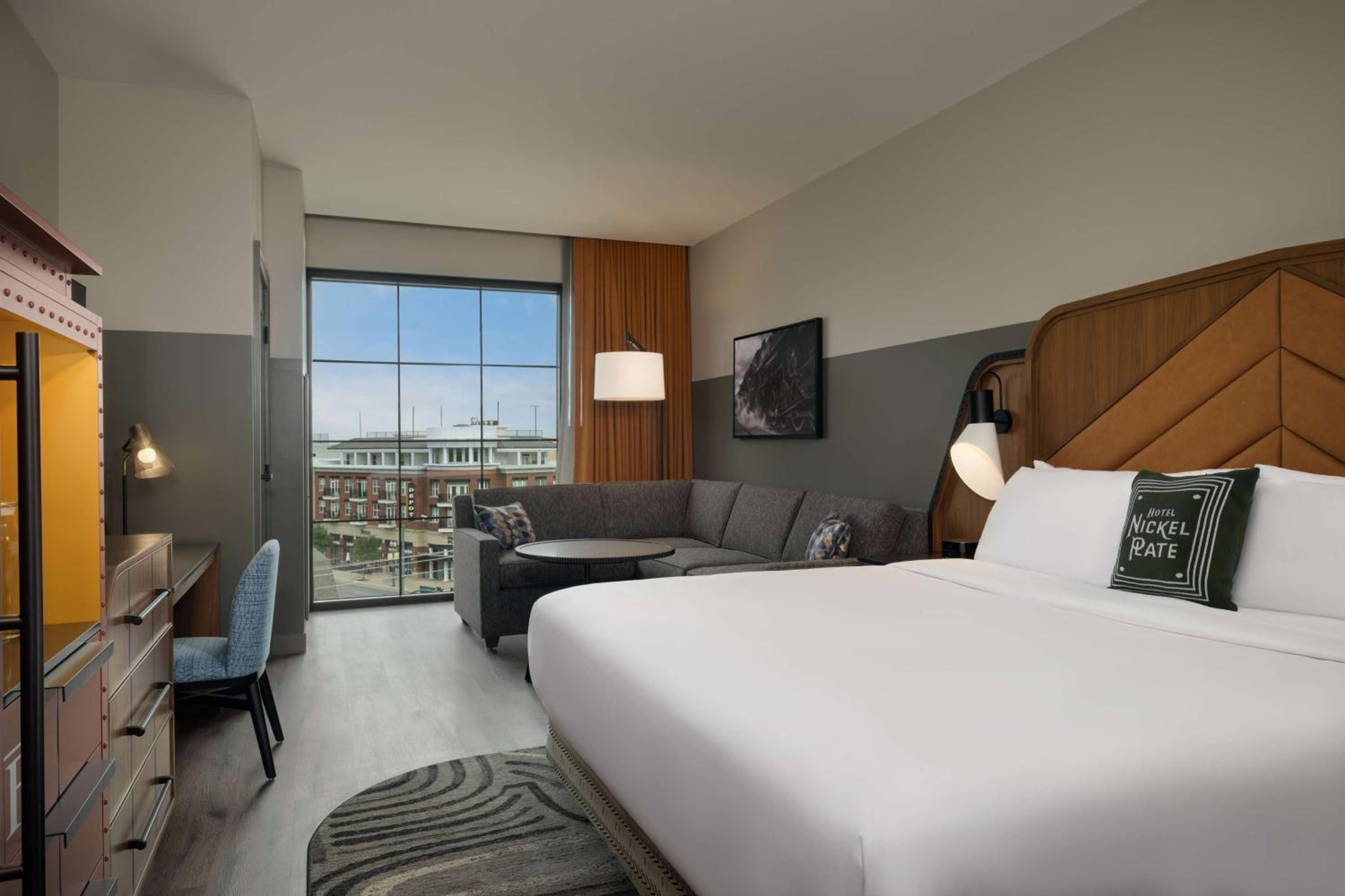 Premium King Room - Photo 3