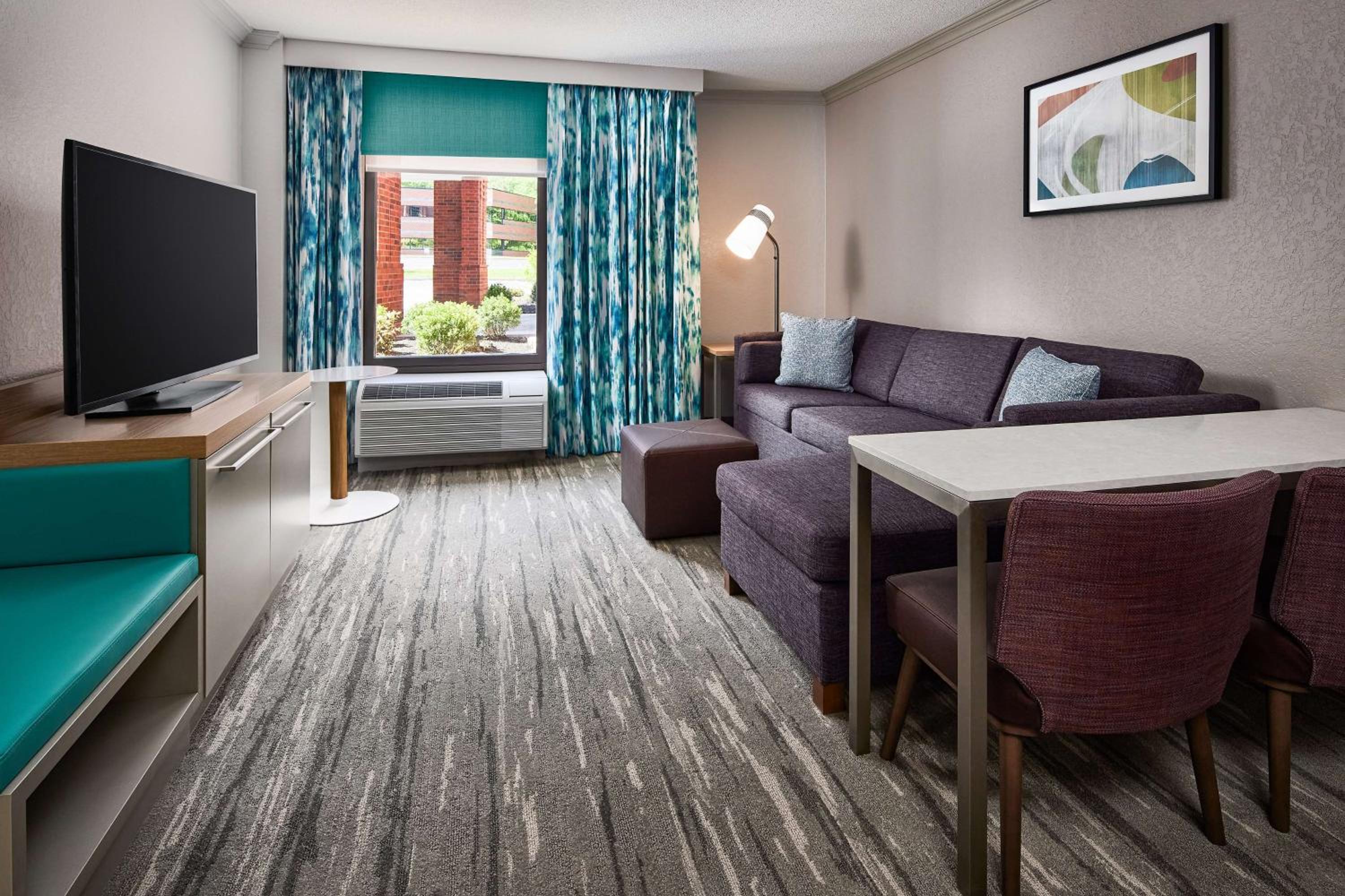 One-Bedroom King Suite with Sofa Bed - Photo 2
