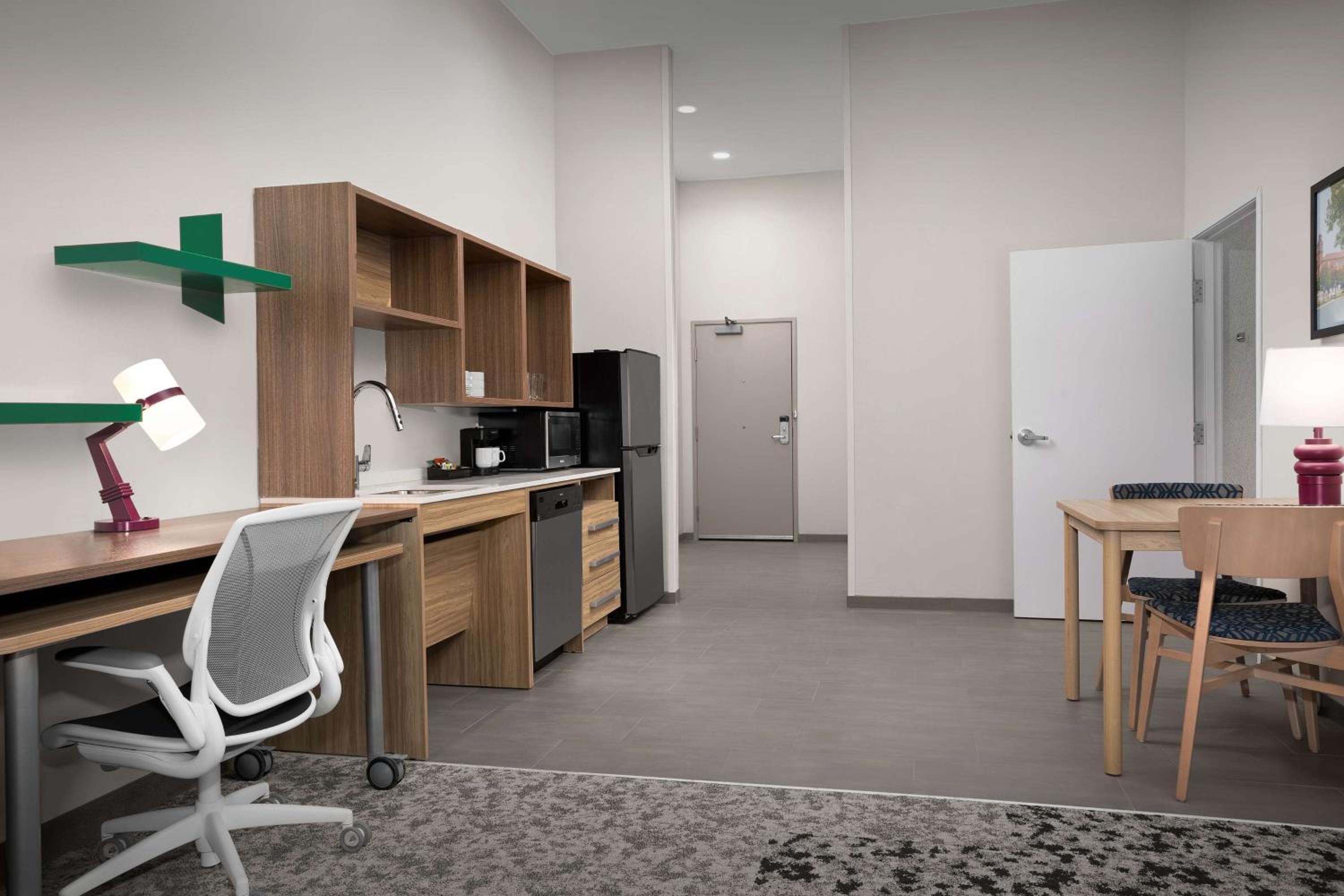 One-Bedroom King Suite - Hearing Access - Photo 2