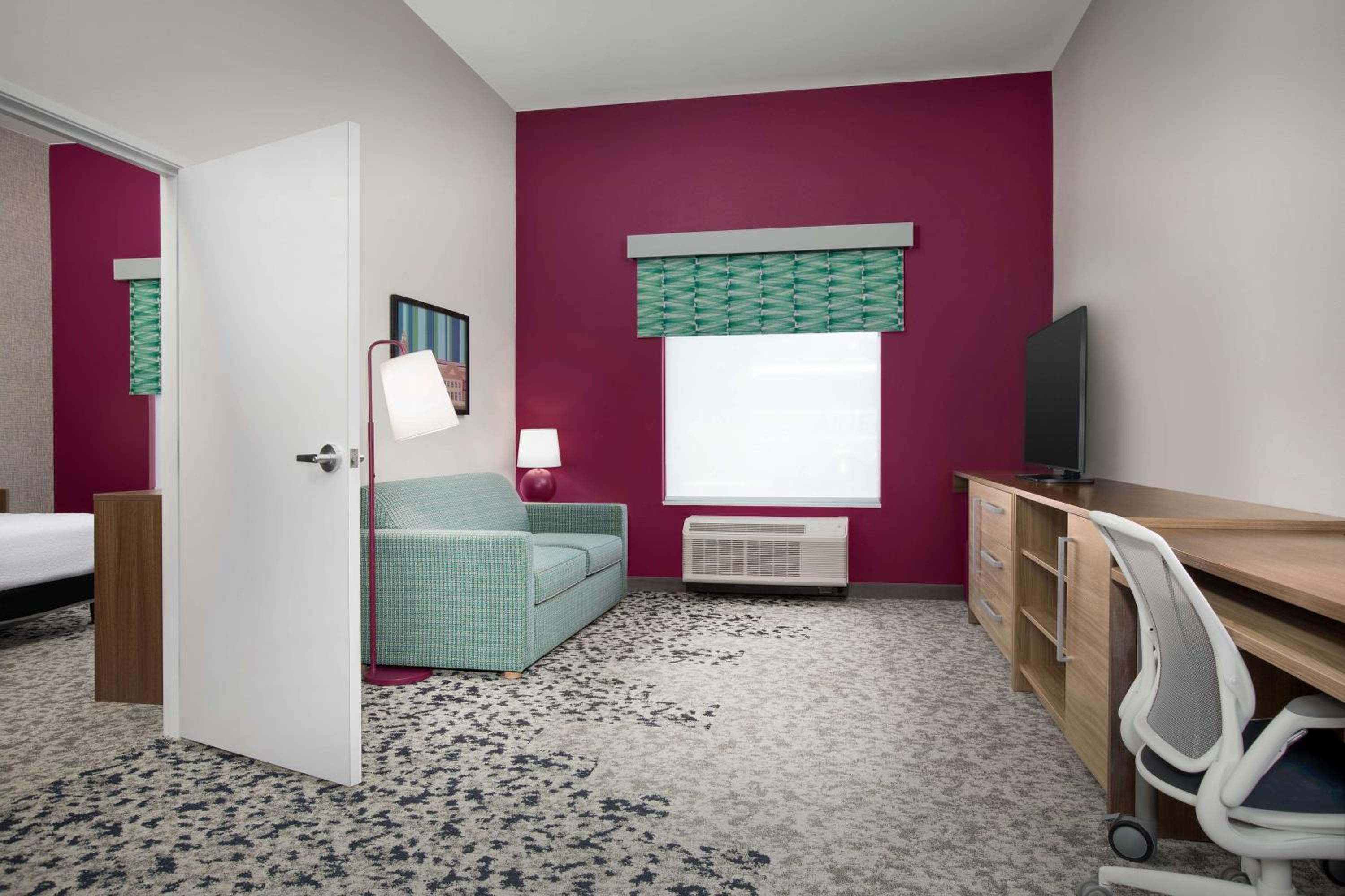 One-Bedroom King Suite - Hearing Access - Photo 3