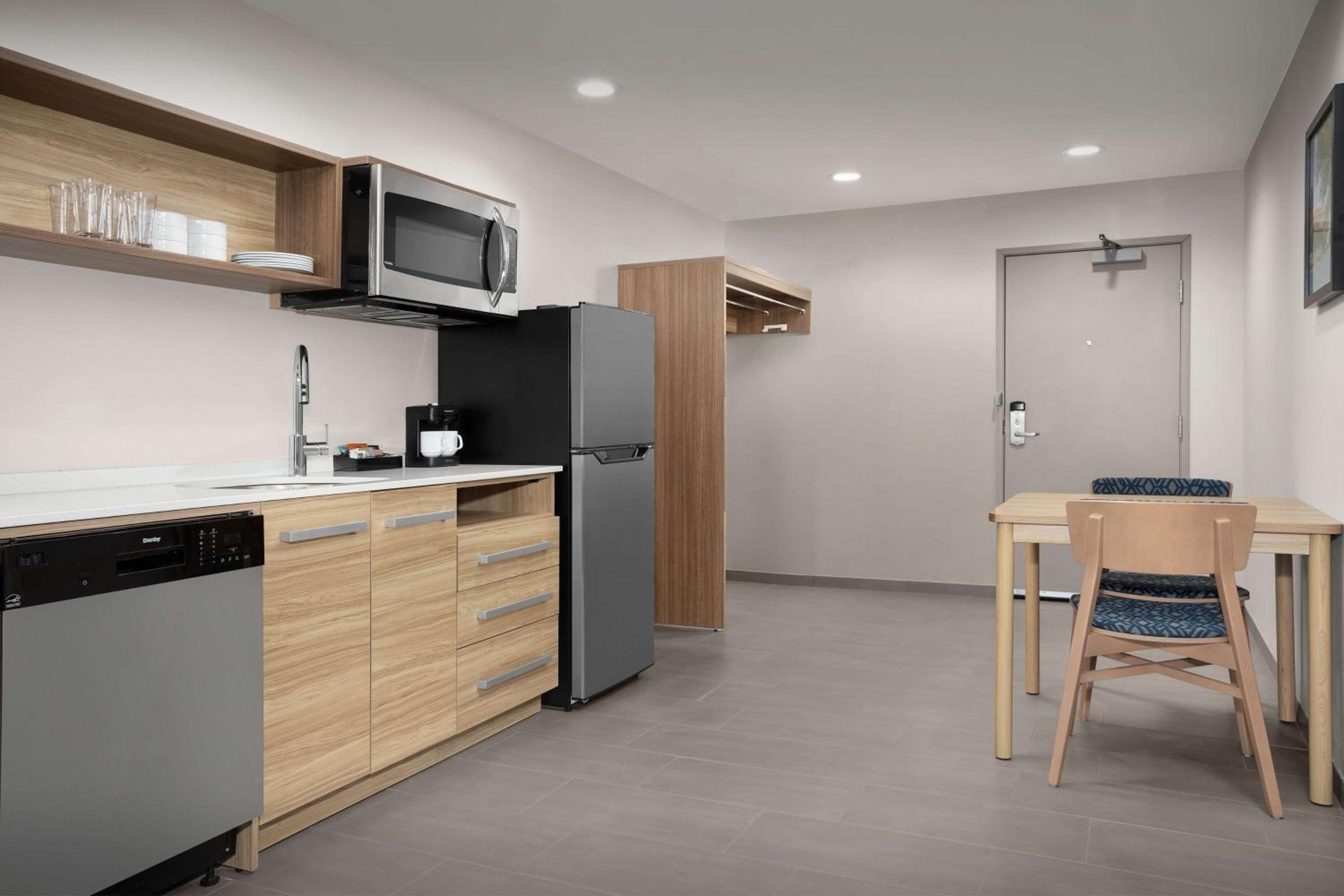 One-Bedroom King Suite - Photo 3