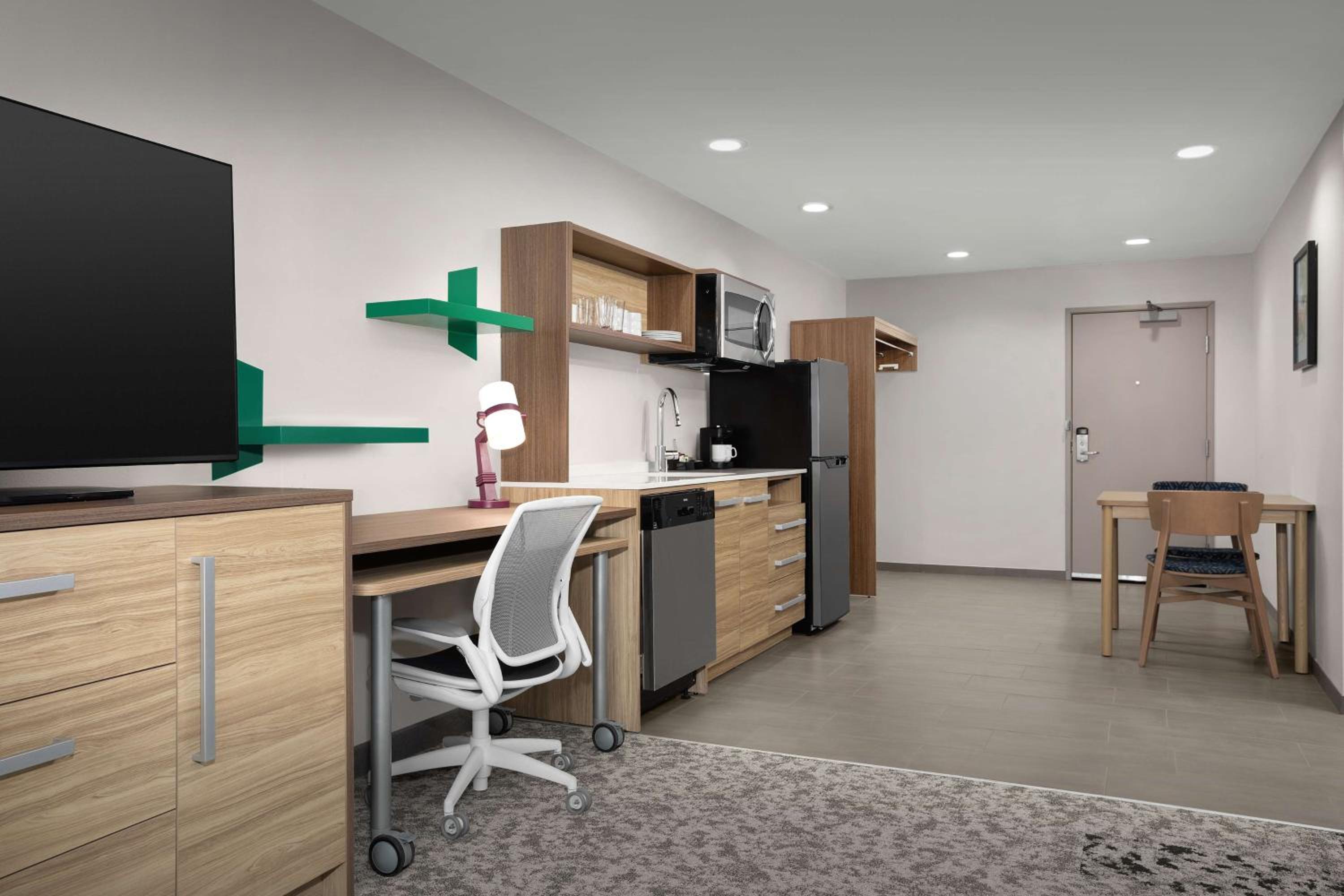 One-Bedroom King Suite - Photo 5