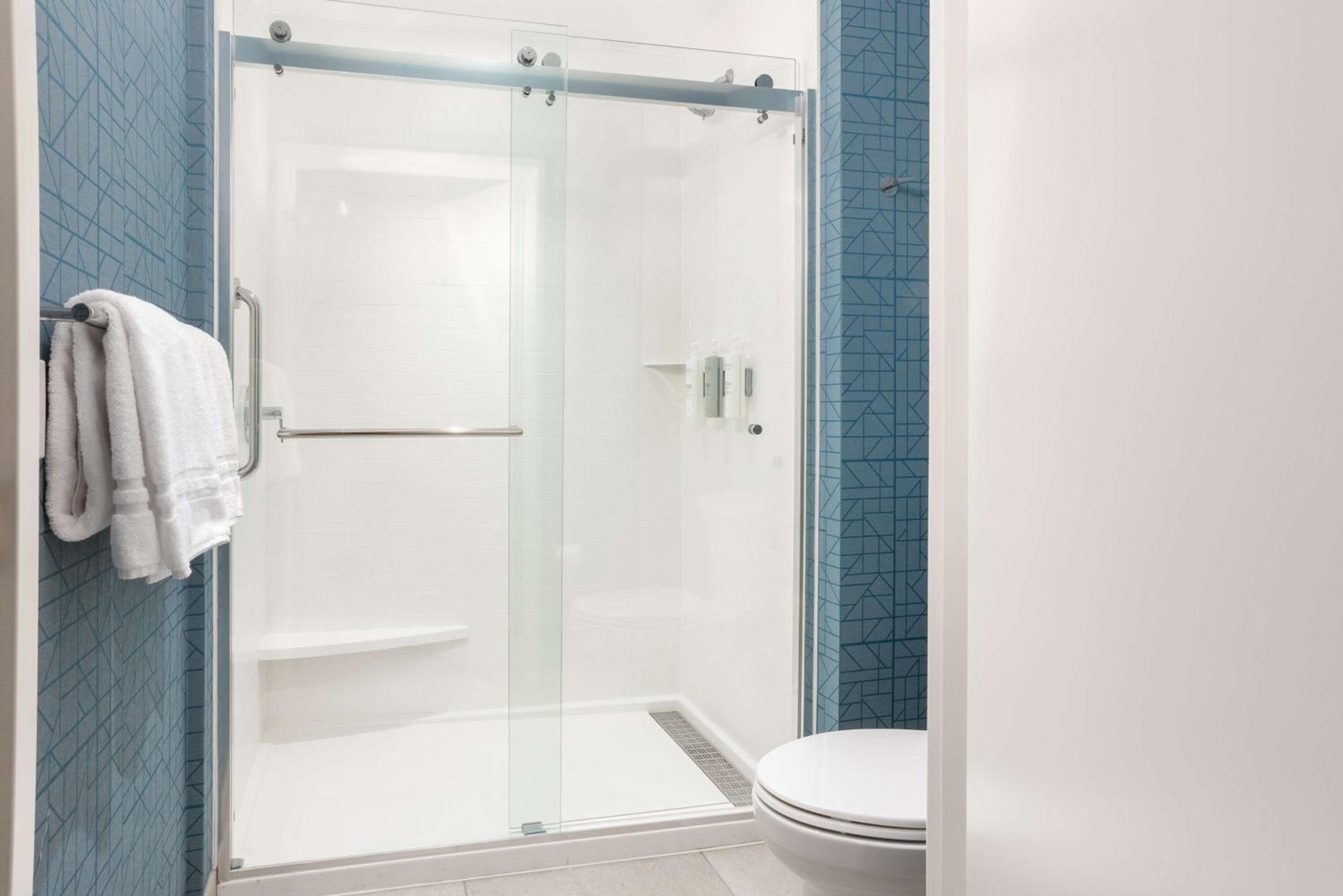 Efficiency King Suite  - Photo 2