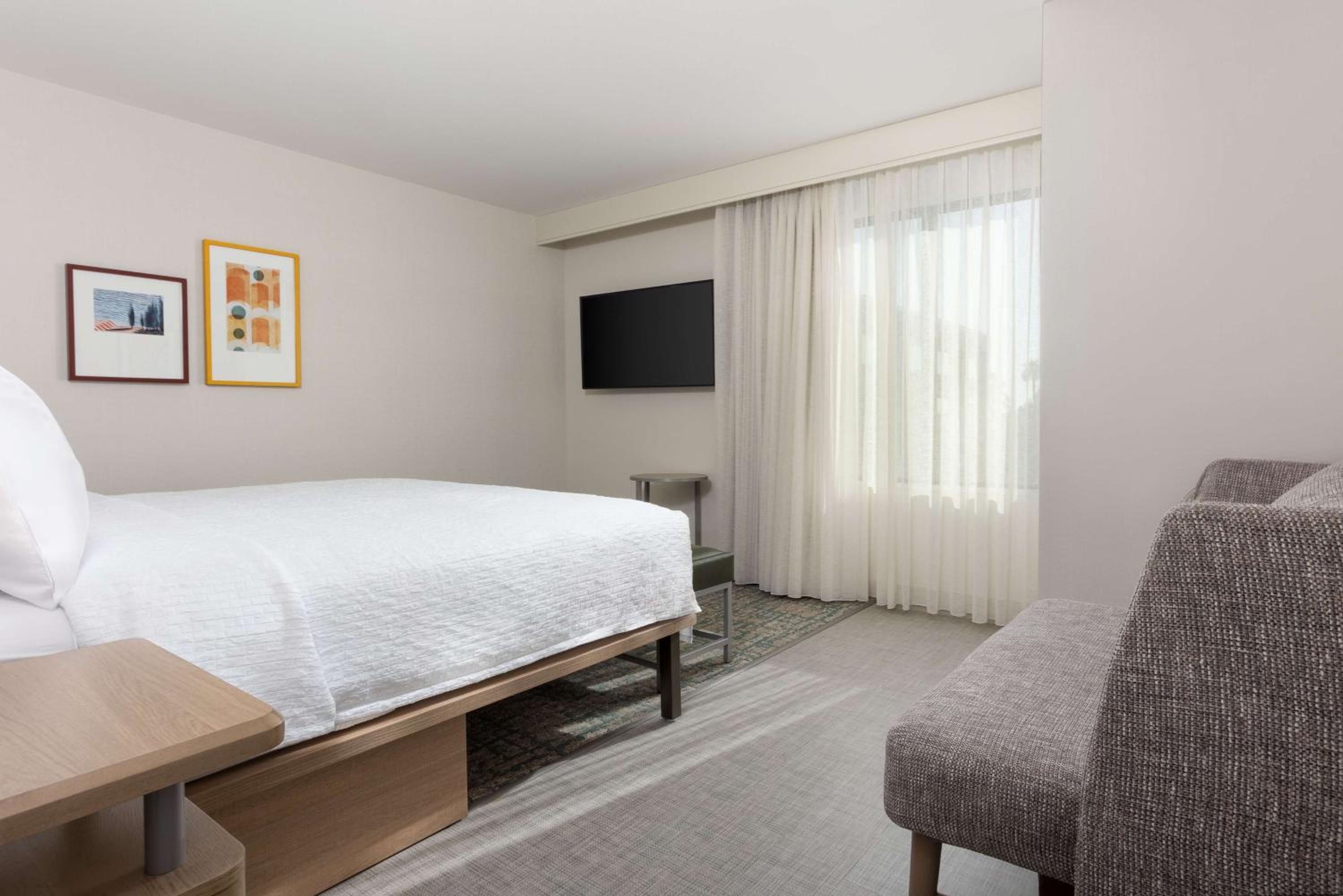 Efficiency King Suite  - Photo 1