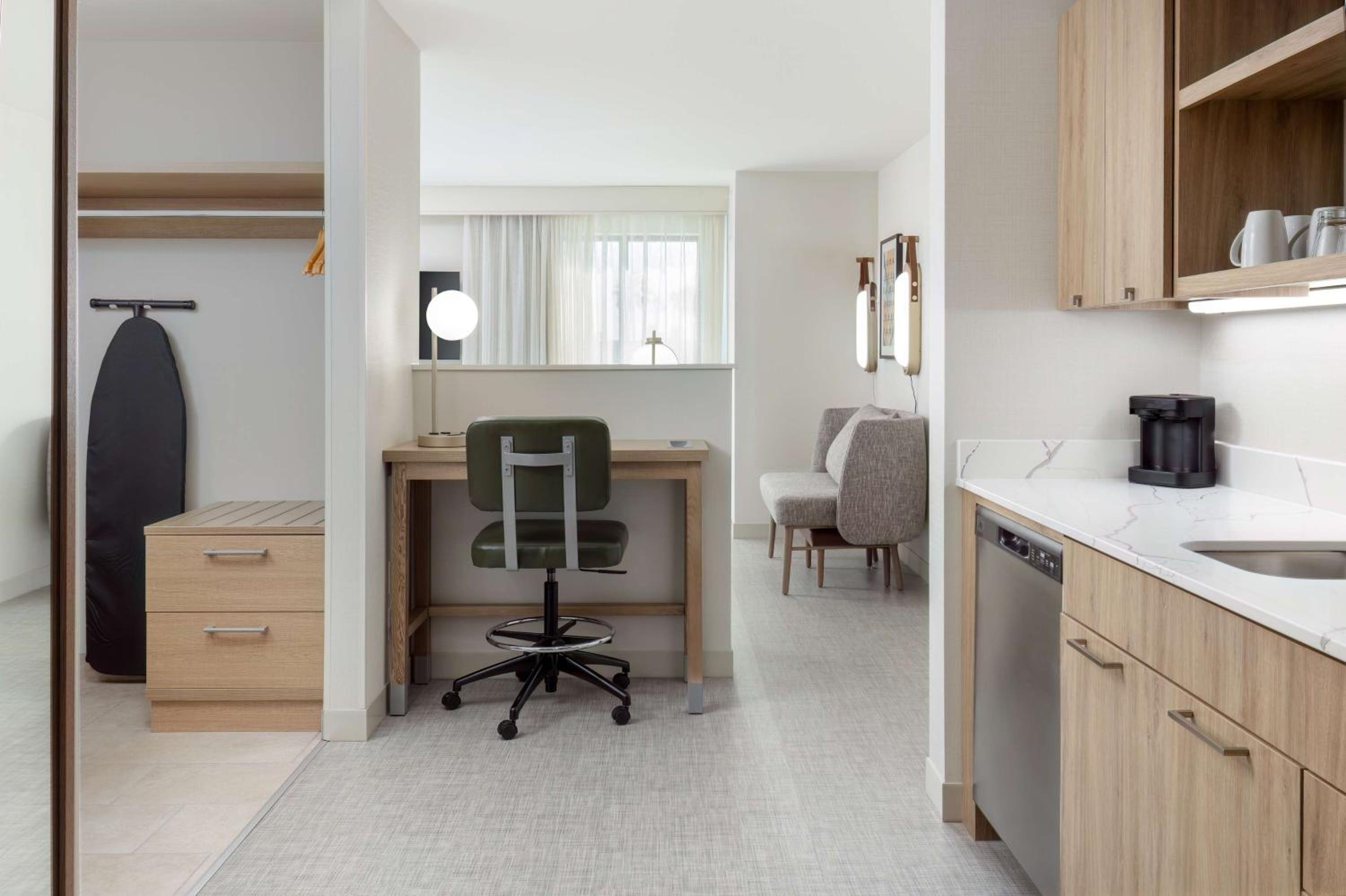 Efficiency King Suite  - Photo 5