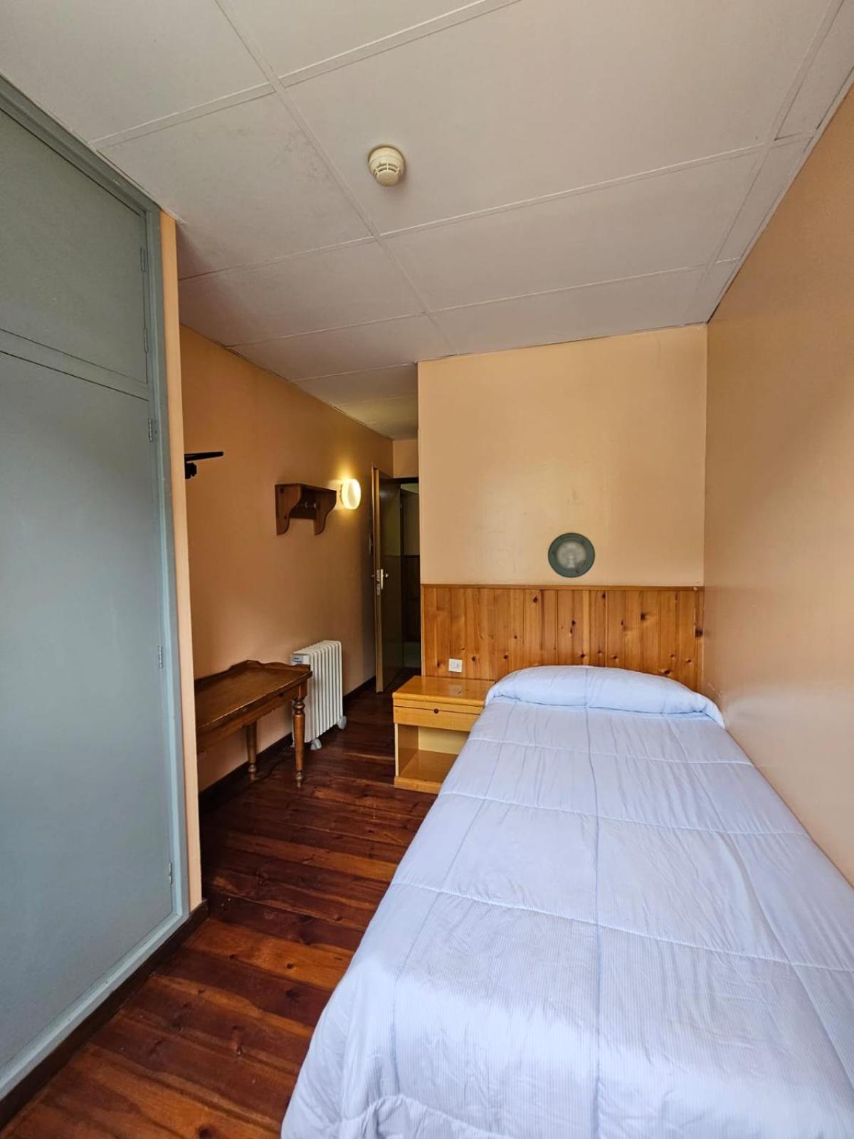 Economy Quadruple Room - Photo 4