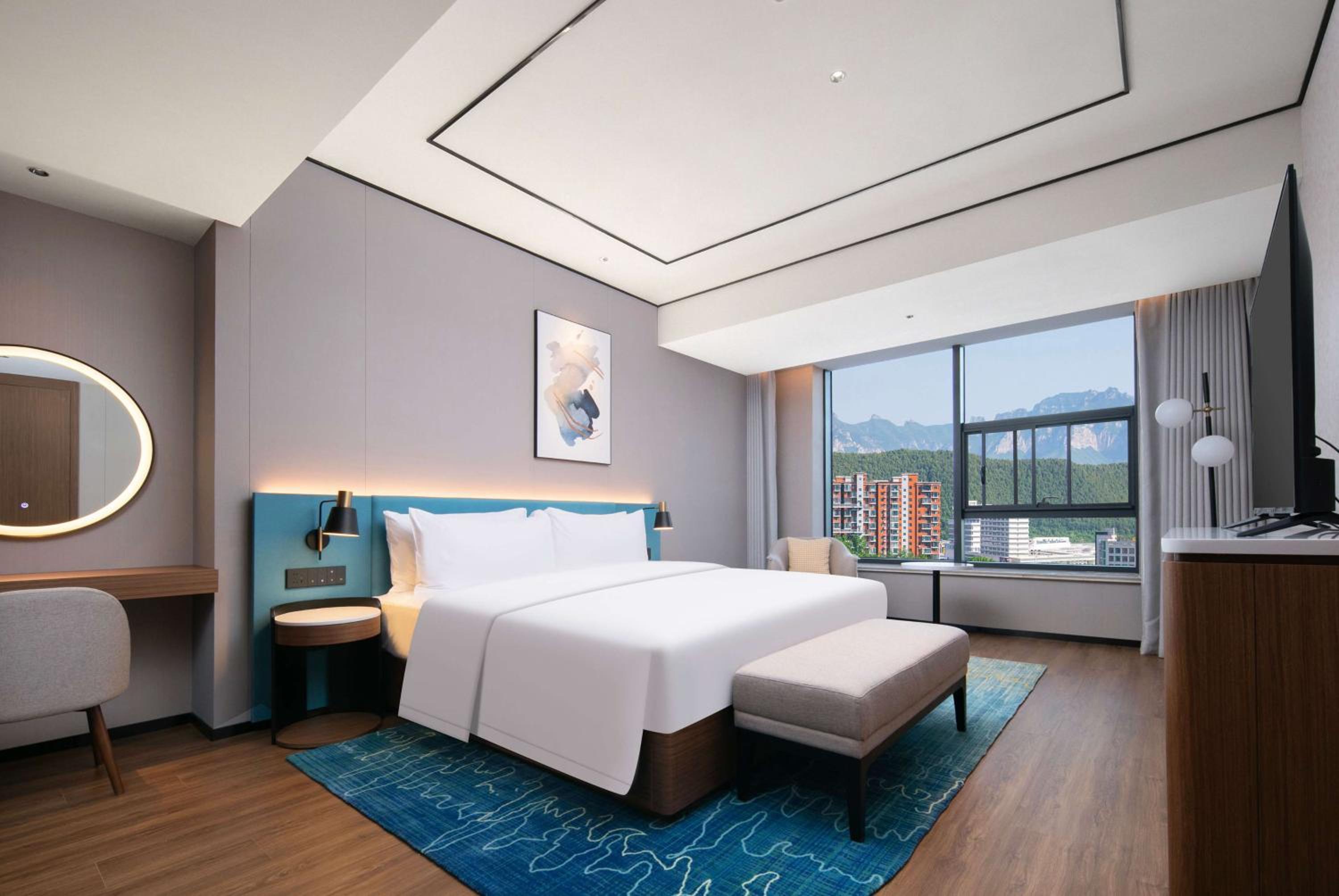 Deluxe King Suite
