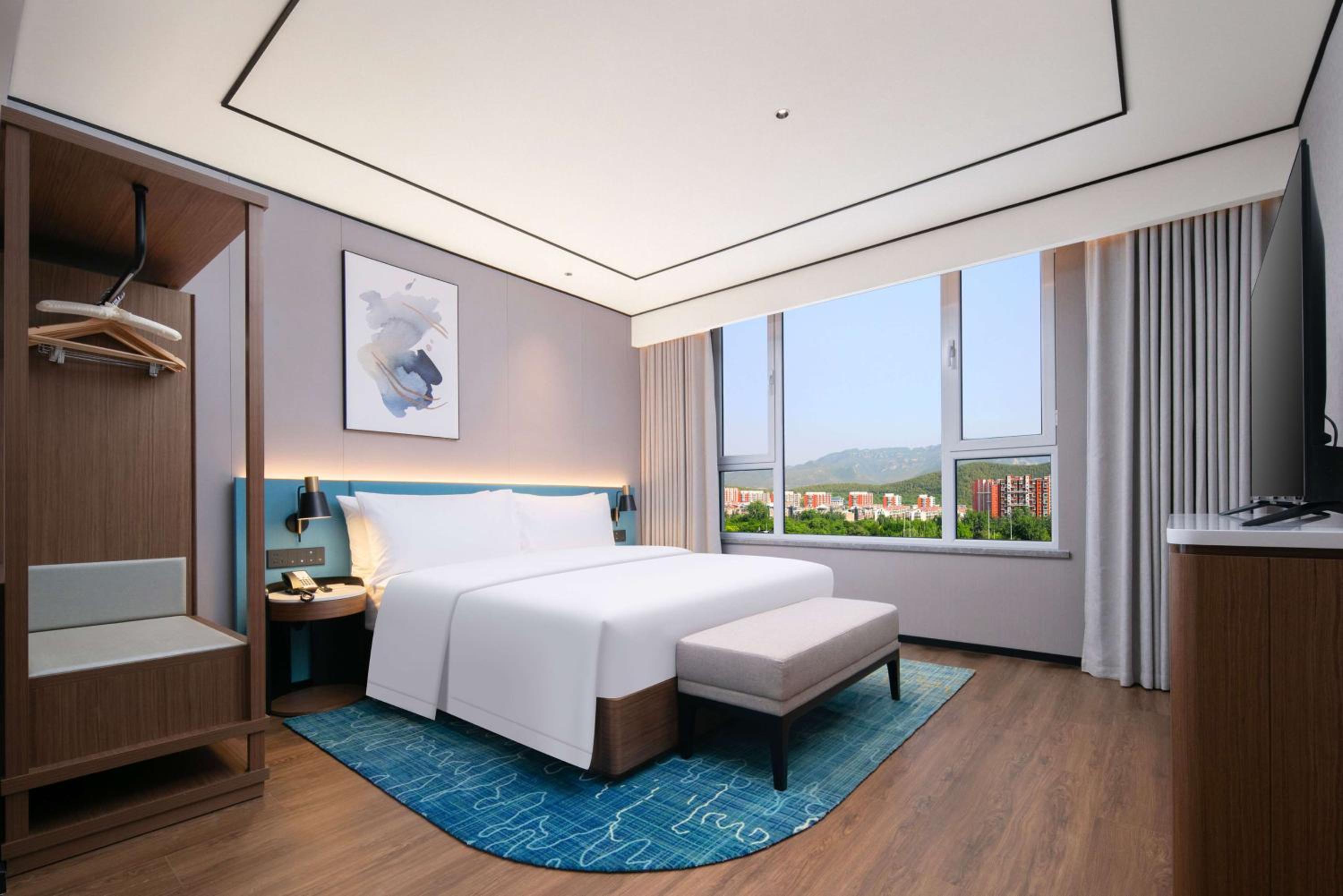 One-Bedroom King Suite photo 3
