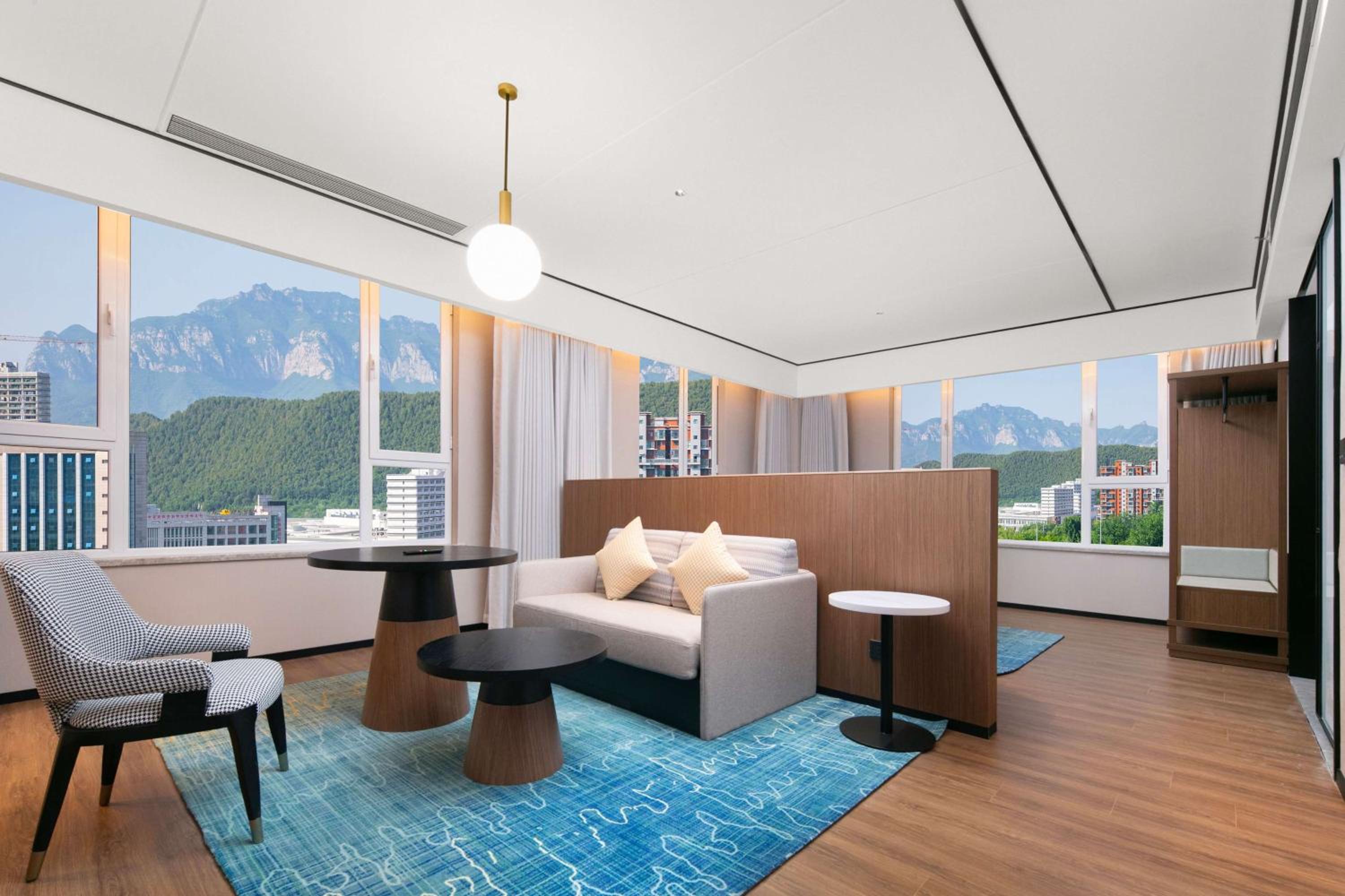 Premium King Room with Sofa Bed photo 2