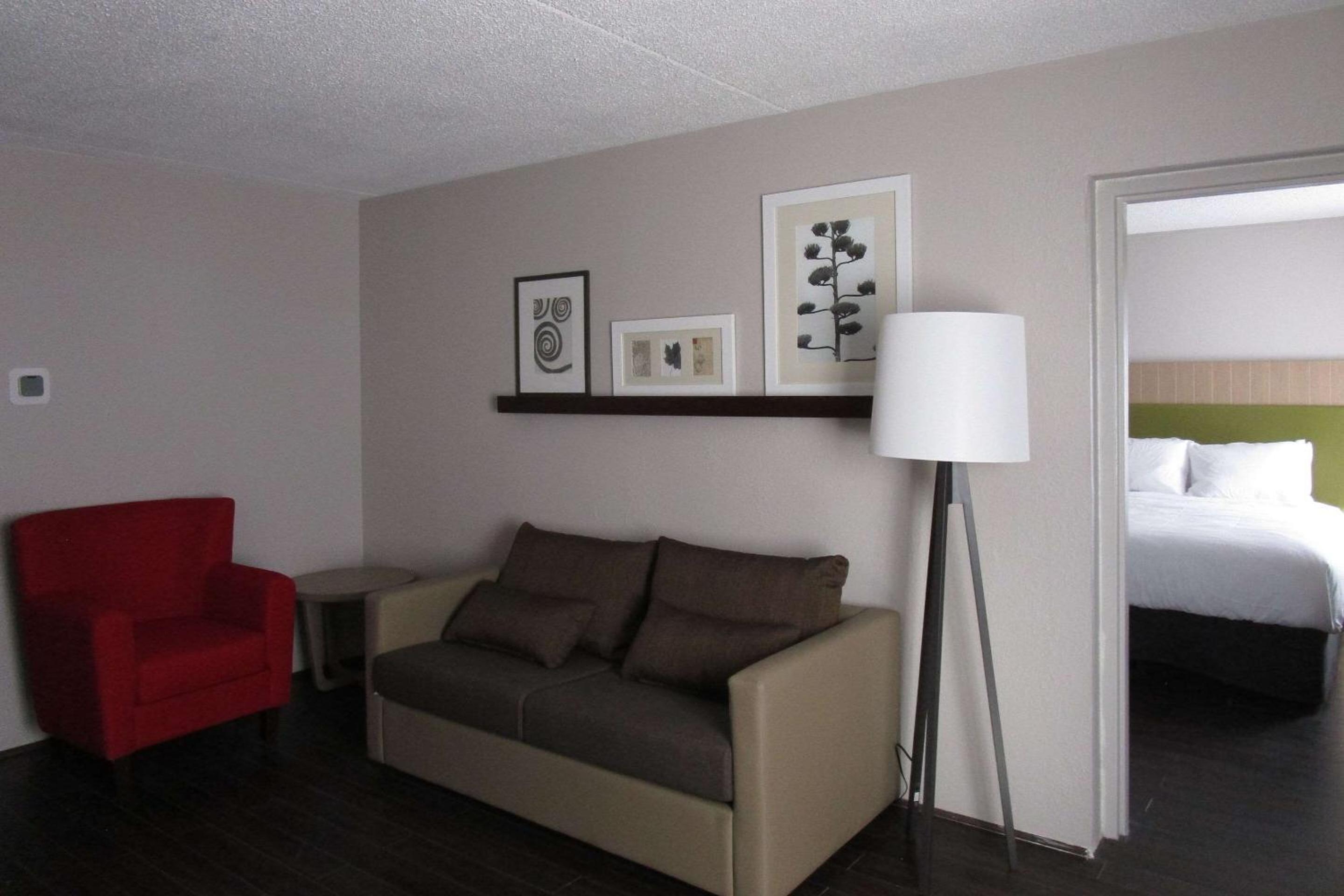 2 Queen Beds, One-bedroom Suite  photo 1
