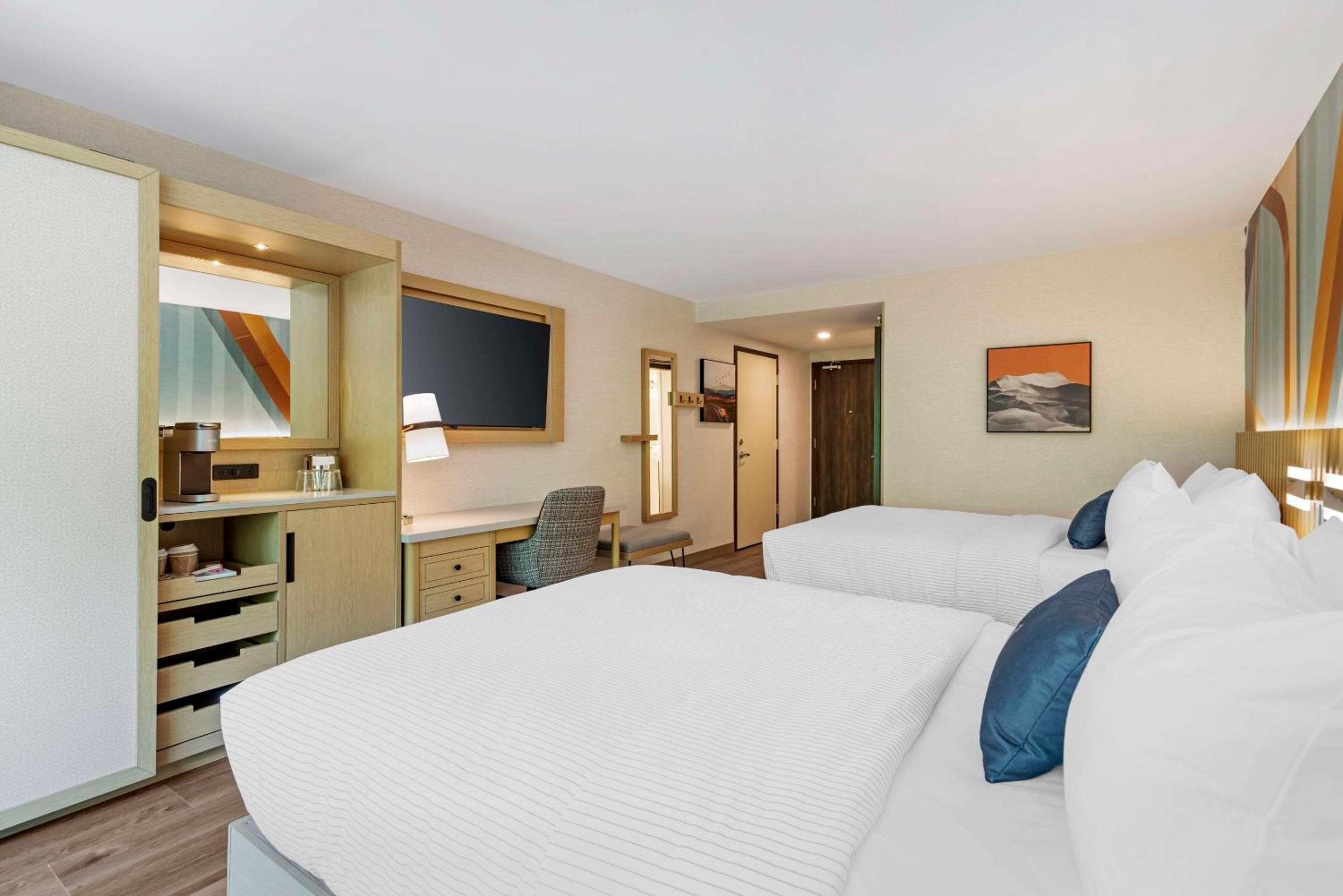 Quadruple Room with Two Queen Beds - Disability Access/Non Smoking - Photo 1