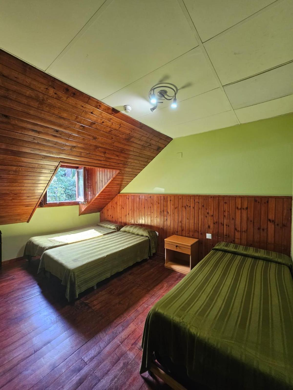 Economy Triple Room - Photo 8